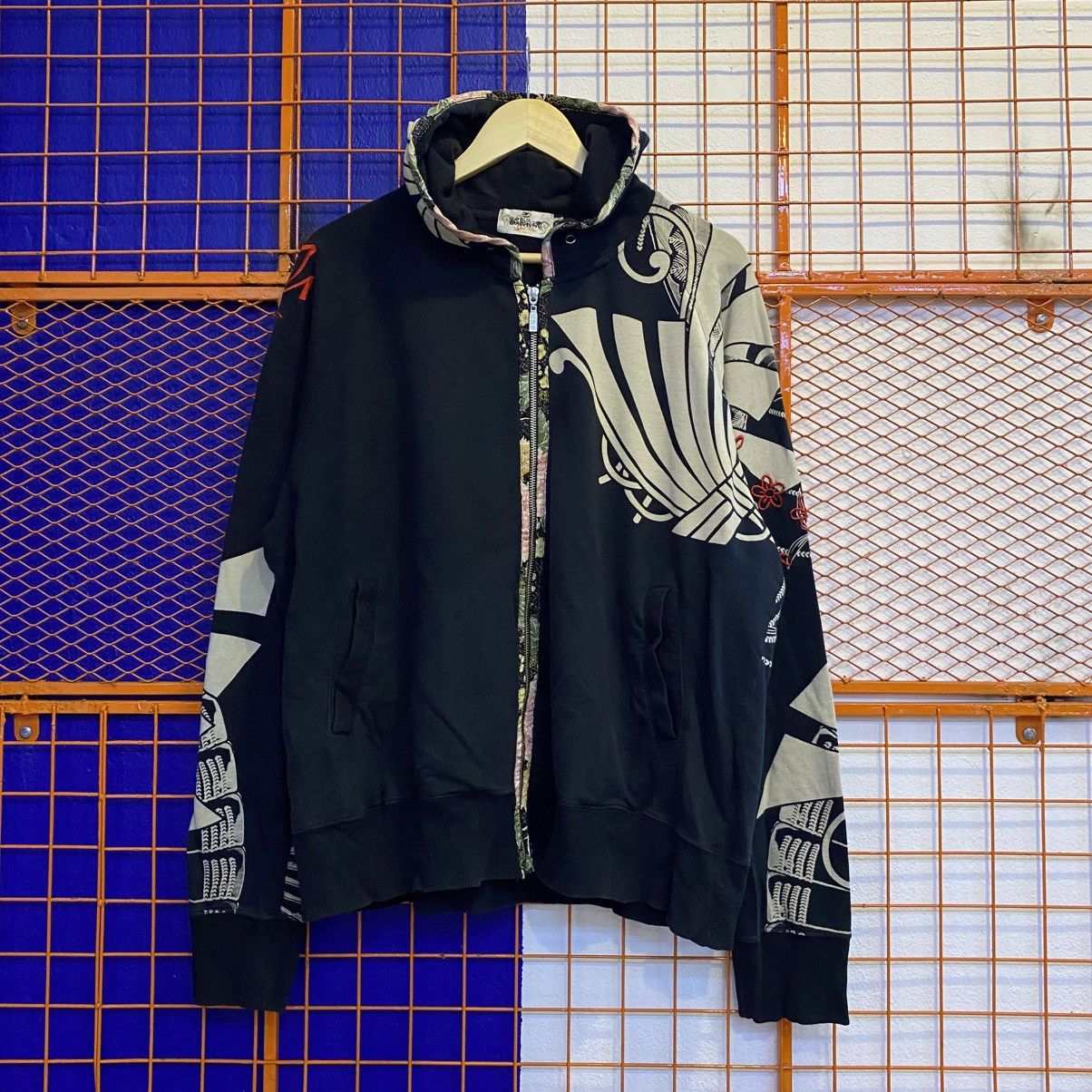 Karakuri Tamashii Vintage Karakuri Tamashi Japanese Brand Sweatshirt Hoodie Size US XL / EU 56 / 4 - 1 Thumbnail