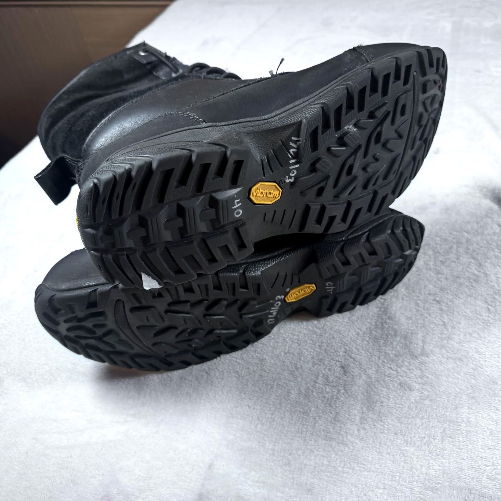 Ugg UGG Snow Boots Mens 10 Black Leather Waterproof Shearling Lined Vibram Boots Size US 10 / EU 43 - 7 Thumbnail