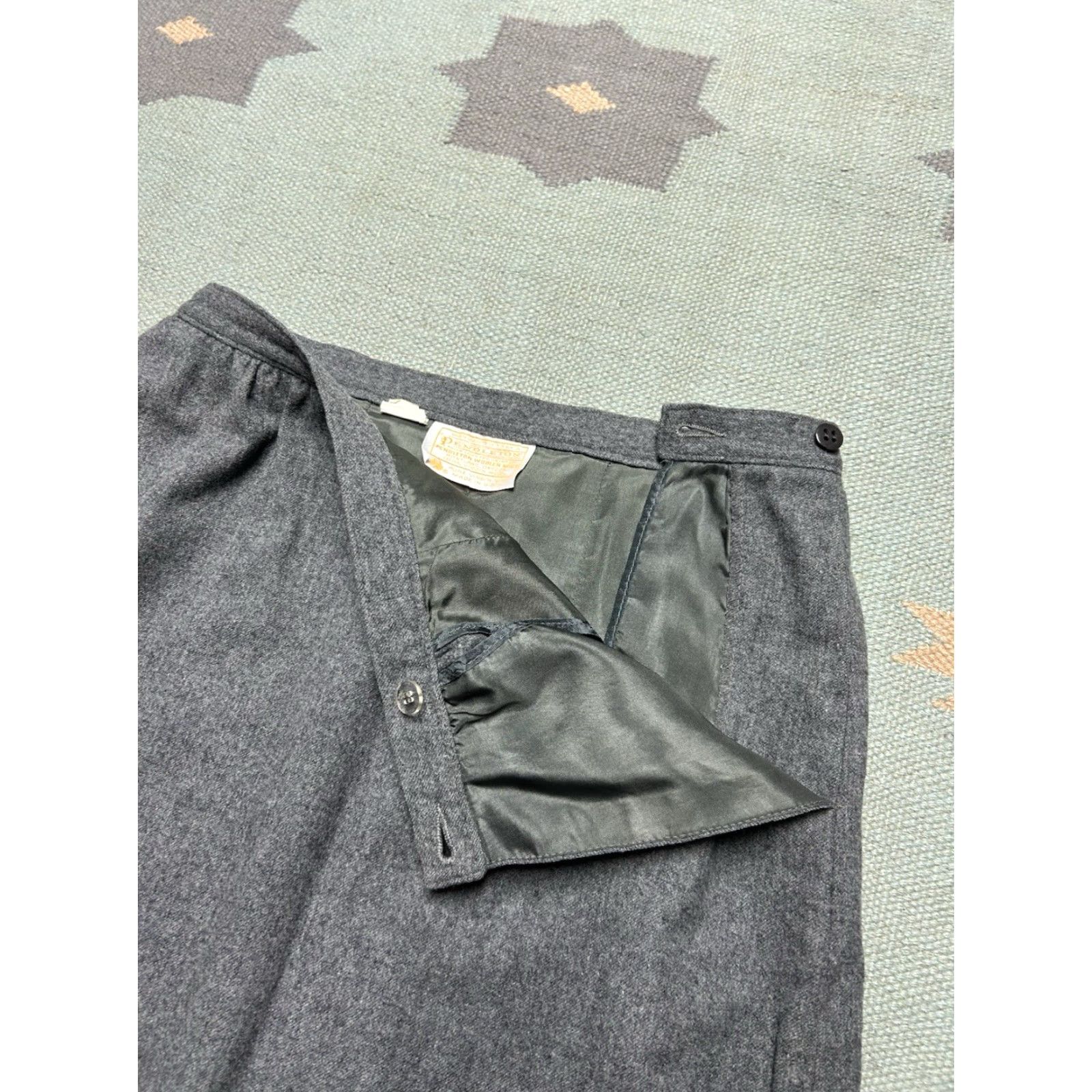Pendleton VINTAGE Pendleton Skirt Women Wool Gray Lined Midi A USA Size 12 Pencil Narrow Waist 28” Length 28.5” Size 34" / US 12 / IT 48 - 3 Thumbnail