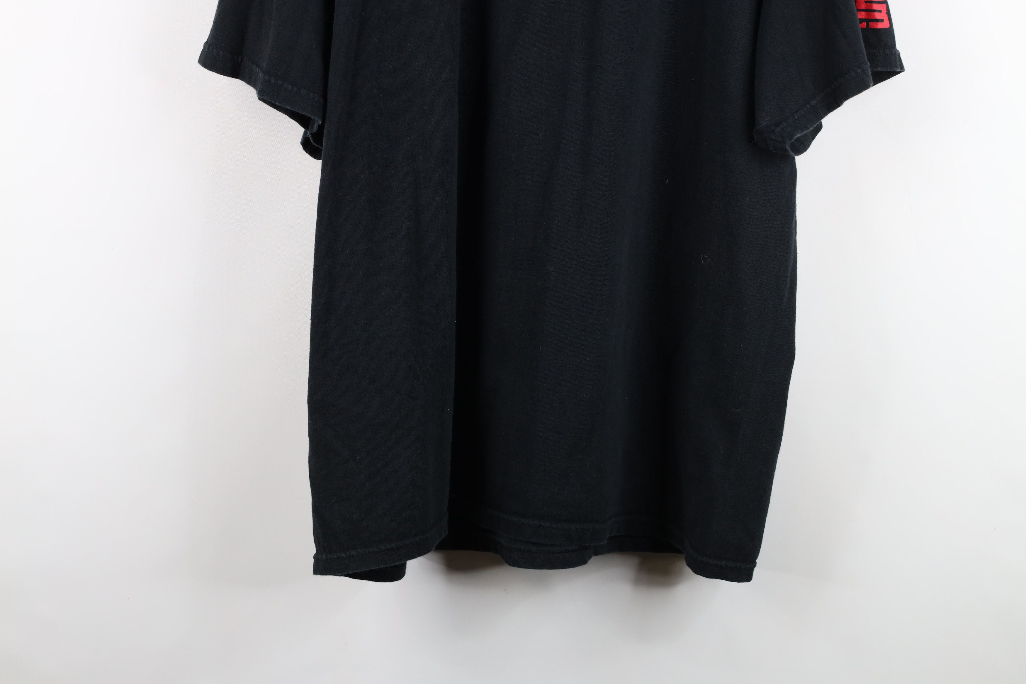 Nike Vintage Nike Lebron James University Basketball T-Shirt Size US L / EU 52-54 / 3 - 14 Thumbnail