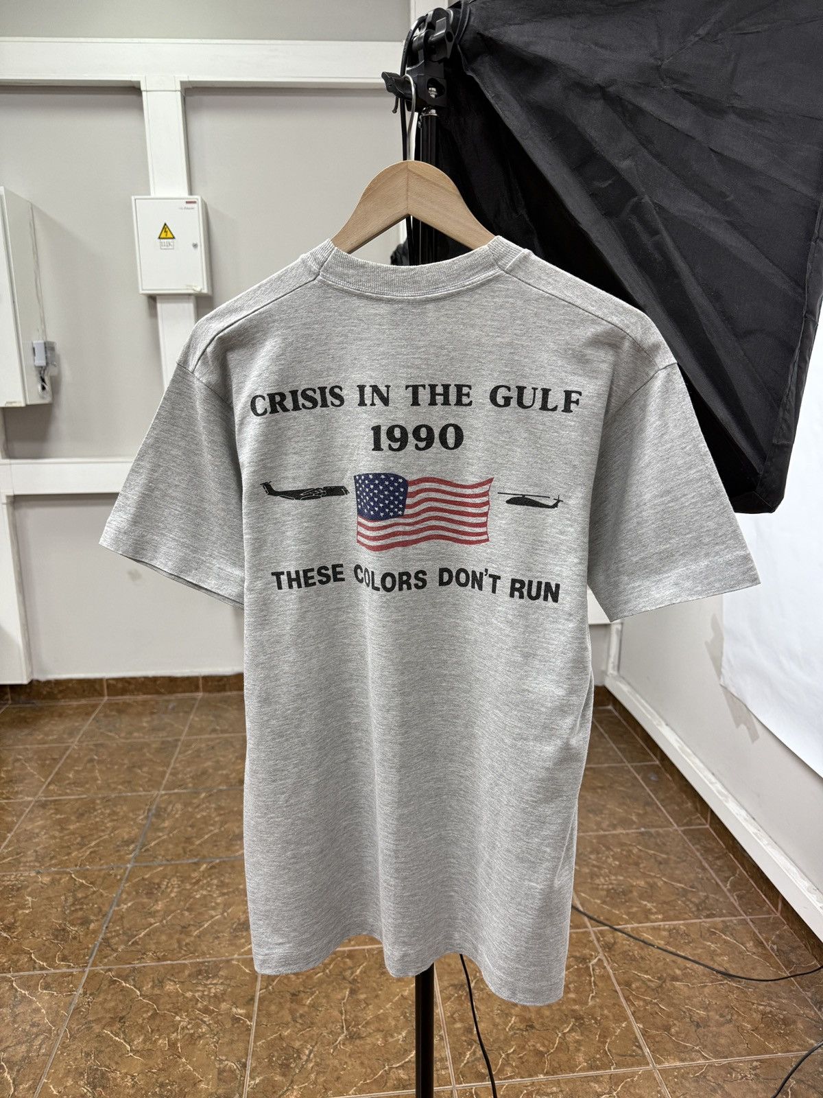 Vintage 🇺🇸 Vintage 1990 Operation Desert Shield Crisis in the Gulf Te Size US L / EU 52-54 / 3 - 1 Thumbnail