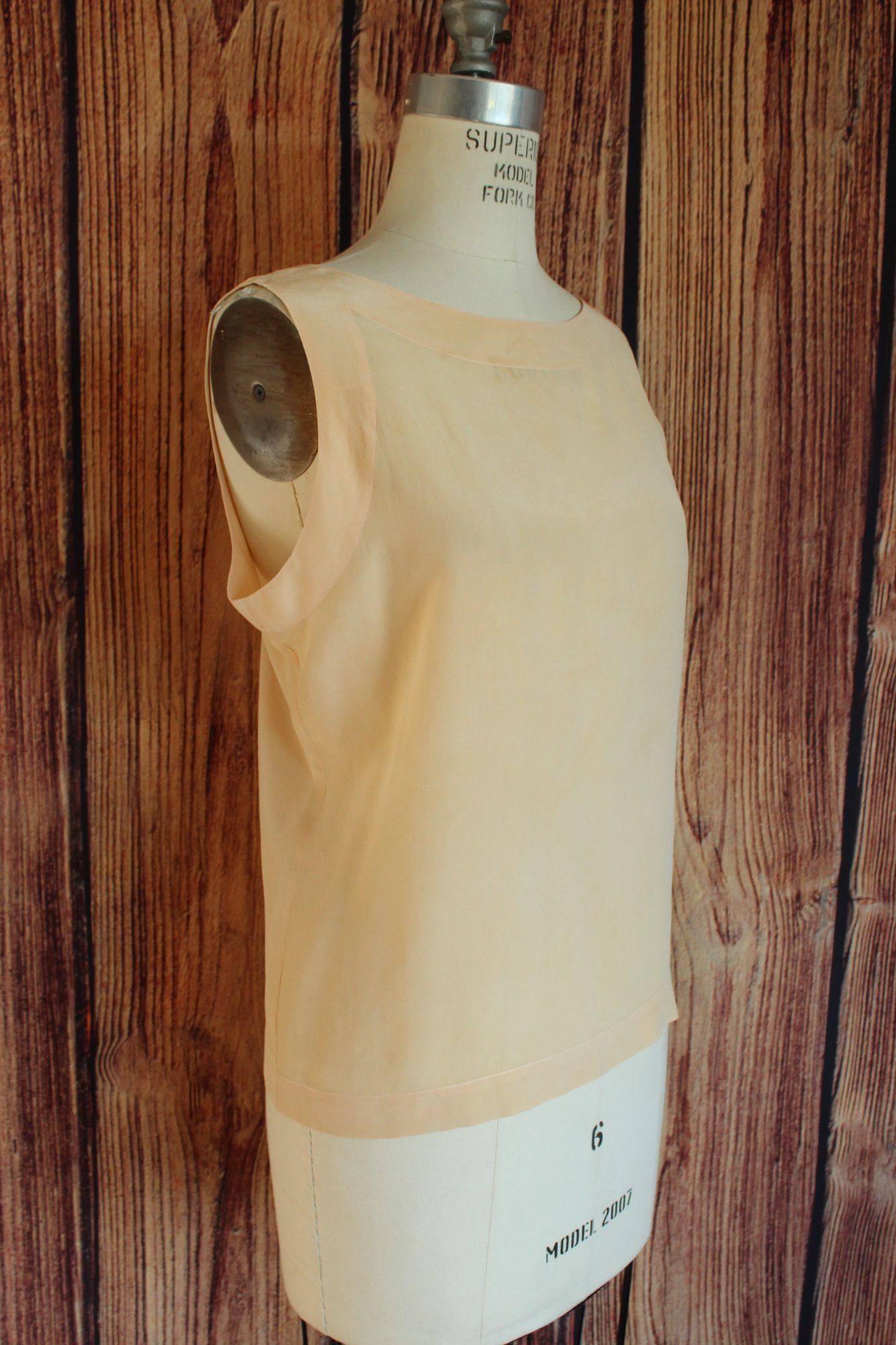 Other Womens Ivory Silk Blouse, Sleeveless Shell, Button in Back, Size L / US 10 / IT 46 - 5 Thumbnail