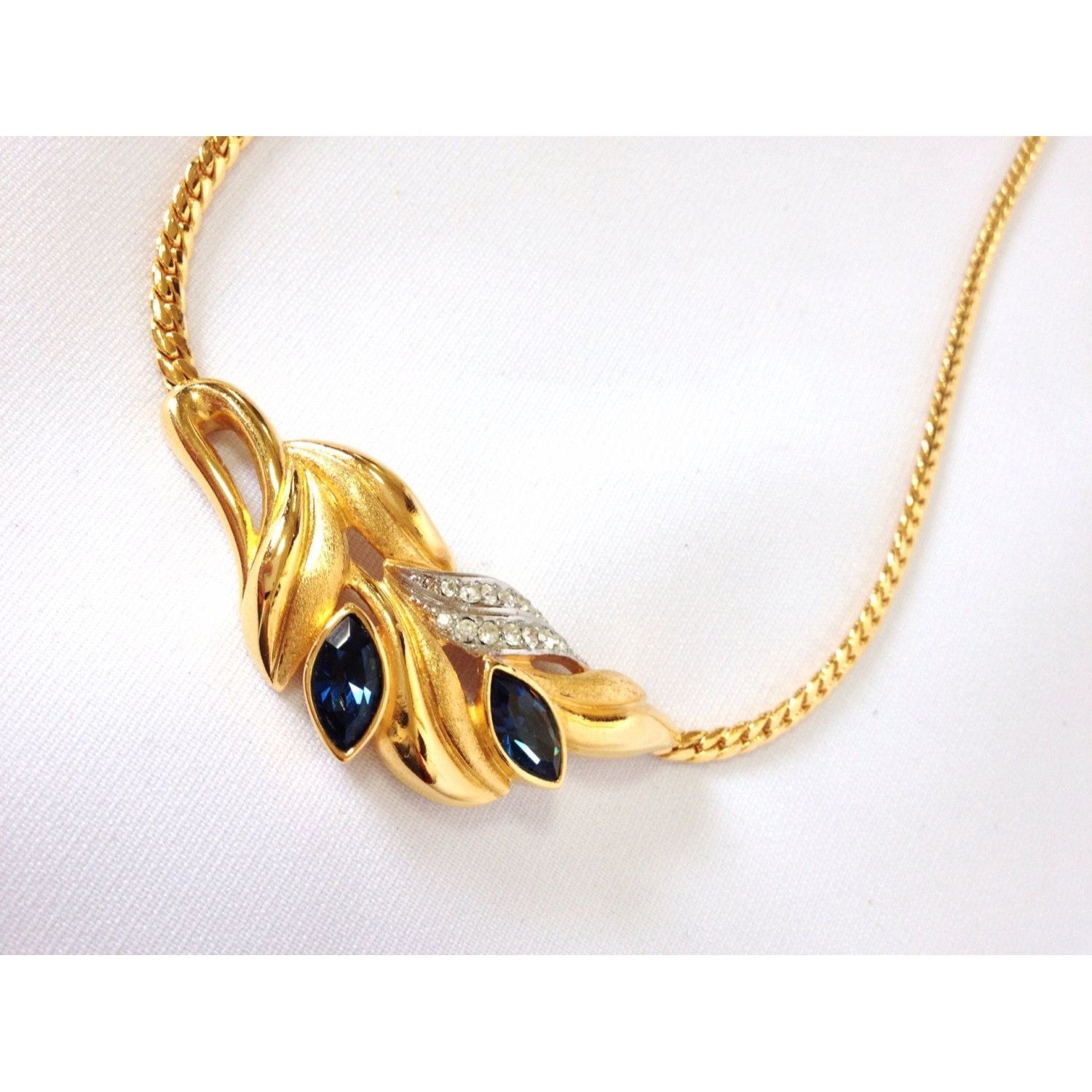 Lanvin MINT. Vintage LANVIN golden chain necklace with golden leaf Size ONE SIZE - 2 Thumbnail
