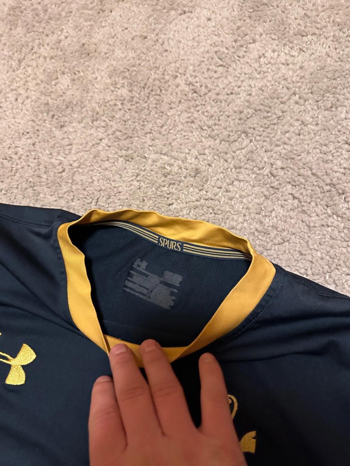Under Armour TOTTENHAM HOTSPUR 2016/17 AWAY FOOTBALL SHIRT SOCCER JERSEY Size US S / EU 44-46 / 1 - 4 Thumbnail