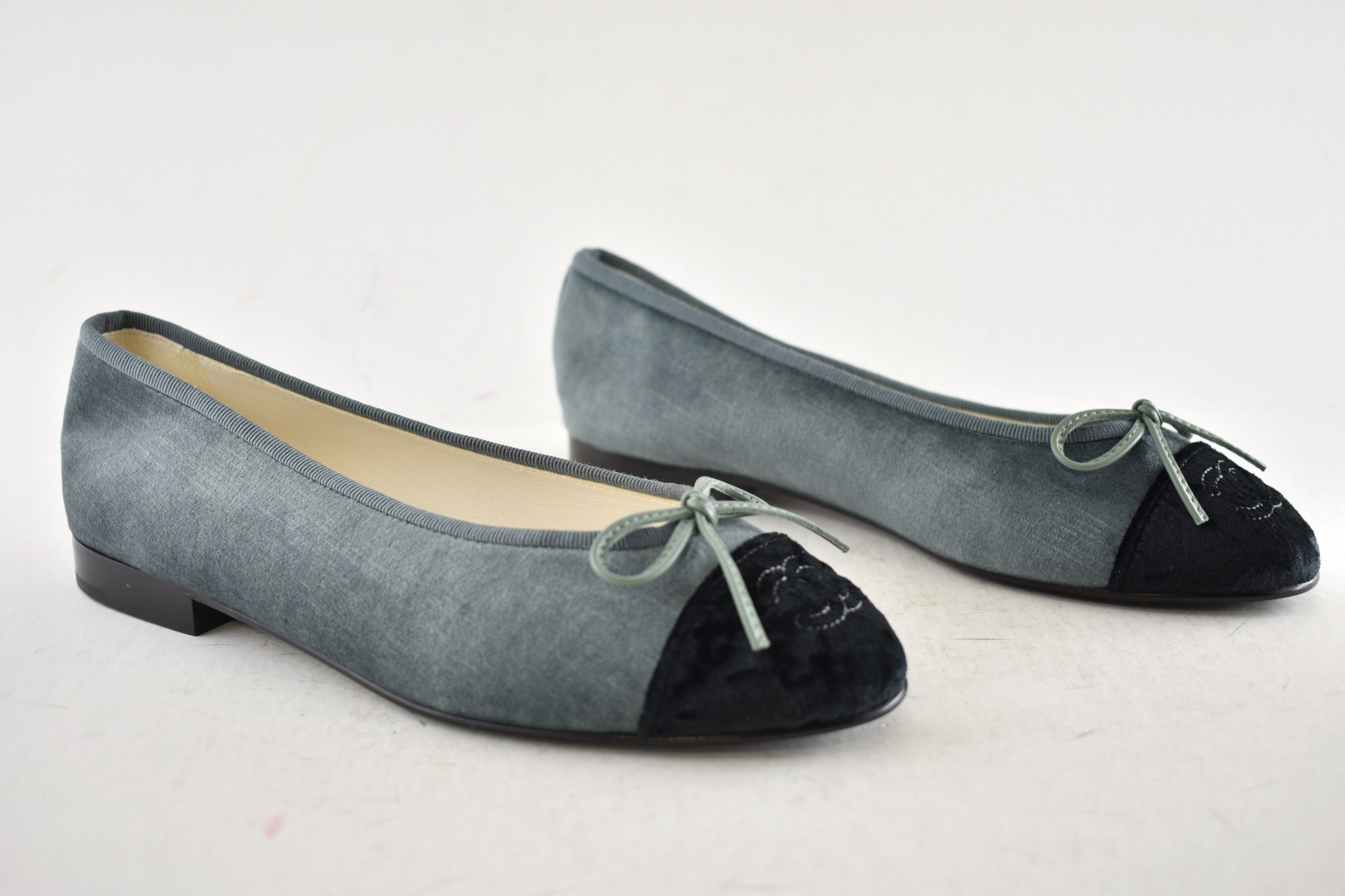 Chanel Chanel 24A Black Velvet CC Classic Ballet Ballerina Flat 36c Size US 6 / IT 36 - 7 Thumbnail