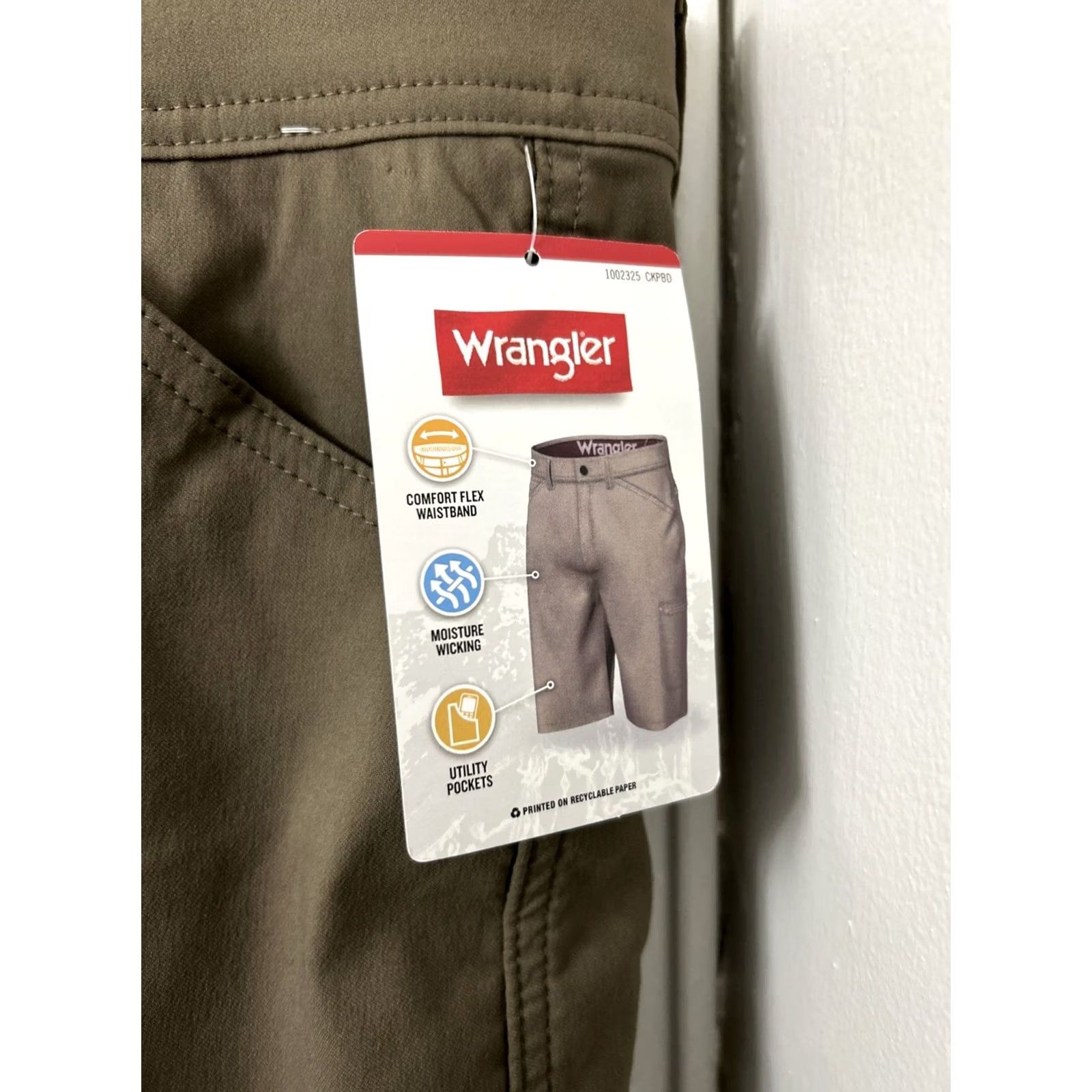 Wrangler Wrangler Performance Cargo Shorts Mens 44 Gray UPF 50 Relax Fit 10” Inseam Cargo Pockets Outdoor Travel Casual Men Size US 44 / EU 60 - 5 Thumbnail