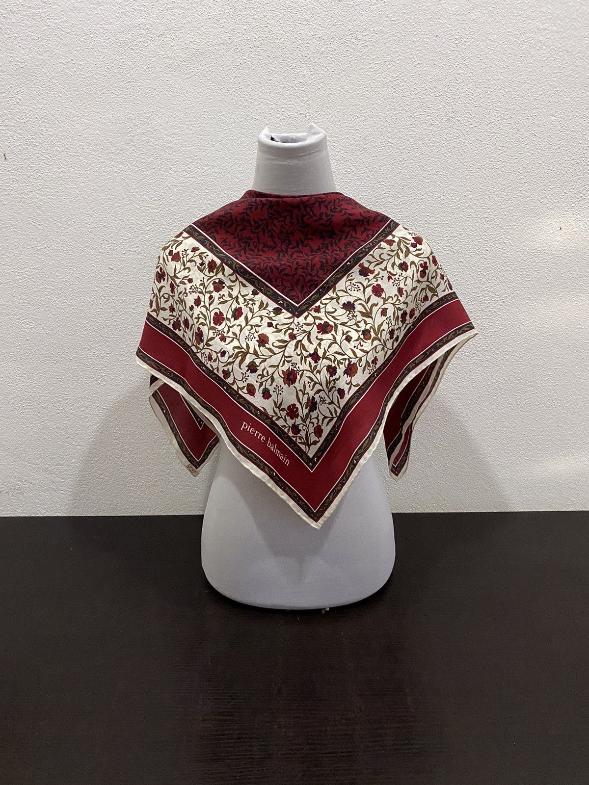 Pierre Balmain Pierre Balmain Scarves/Scarf/Neckerchief/Handkerchief Size ONE SIZE - 2 Thumbnail