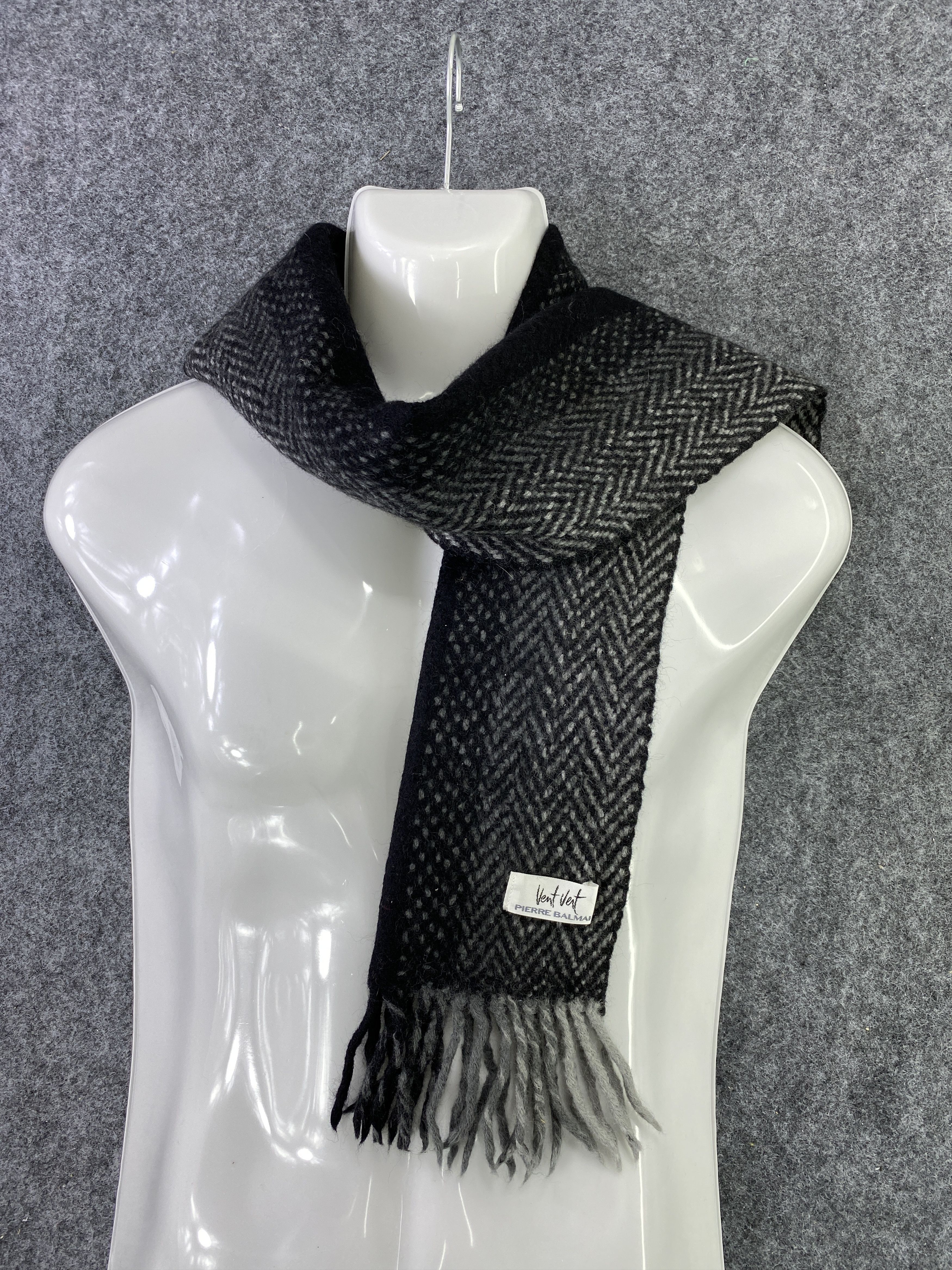 Pierre Balmain Vent Vert By PIERRE BALMAIN Scarf / Muffler / Neckwear -T360 Size ONE SIZE - 2 Thumbnail