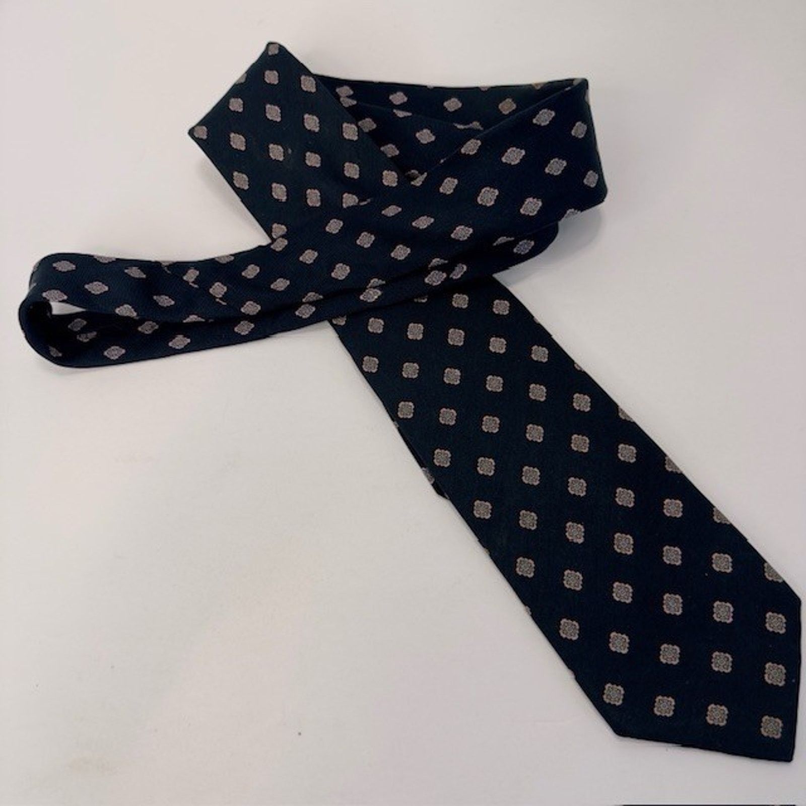 Other Reis of New Haven Men's VINTAGE 100% Silk Tie Handmade BLK Size ONE SIZE - 7 Thumbnail