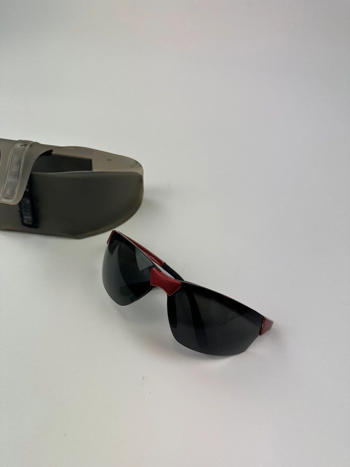 Prada Prada Sport 00’s Red & Black Sunglasses Size ONE SIZE - 4 Thumbnail