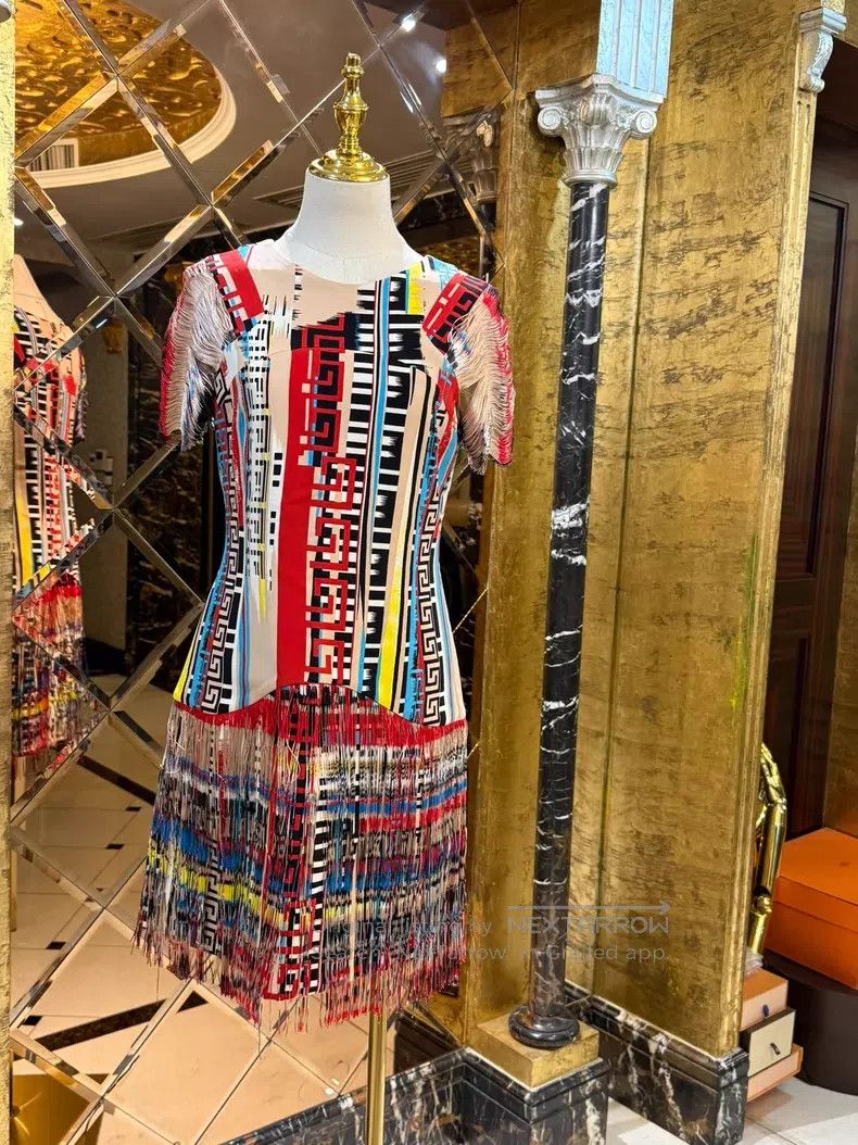 Versace Versace Three-dimensional pleated dress with back pattern Size M / US 6-8 / IT 42-44 - 2 Thumbnail