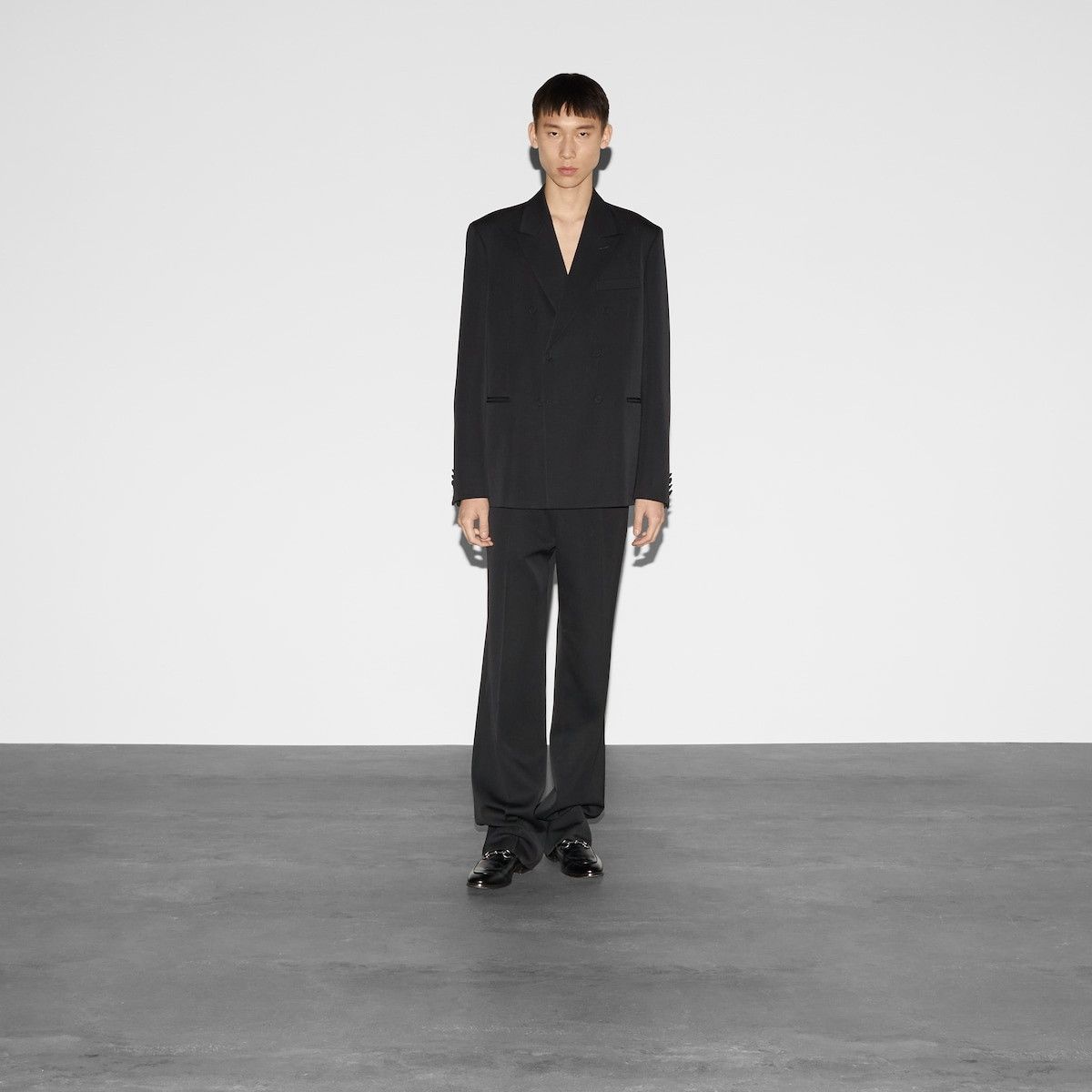 o1loc1c0226 803567 Wool Suit in Black