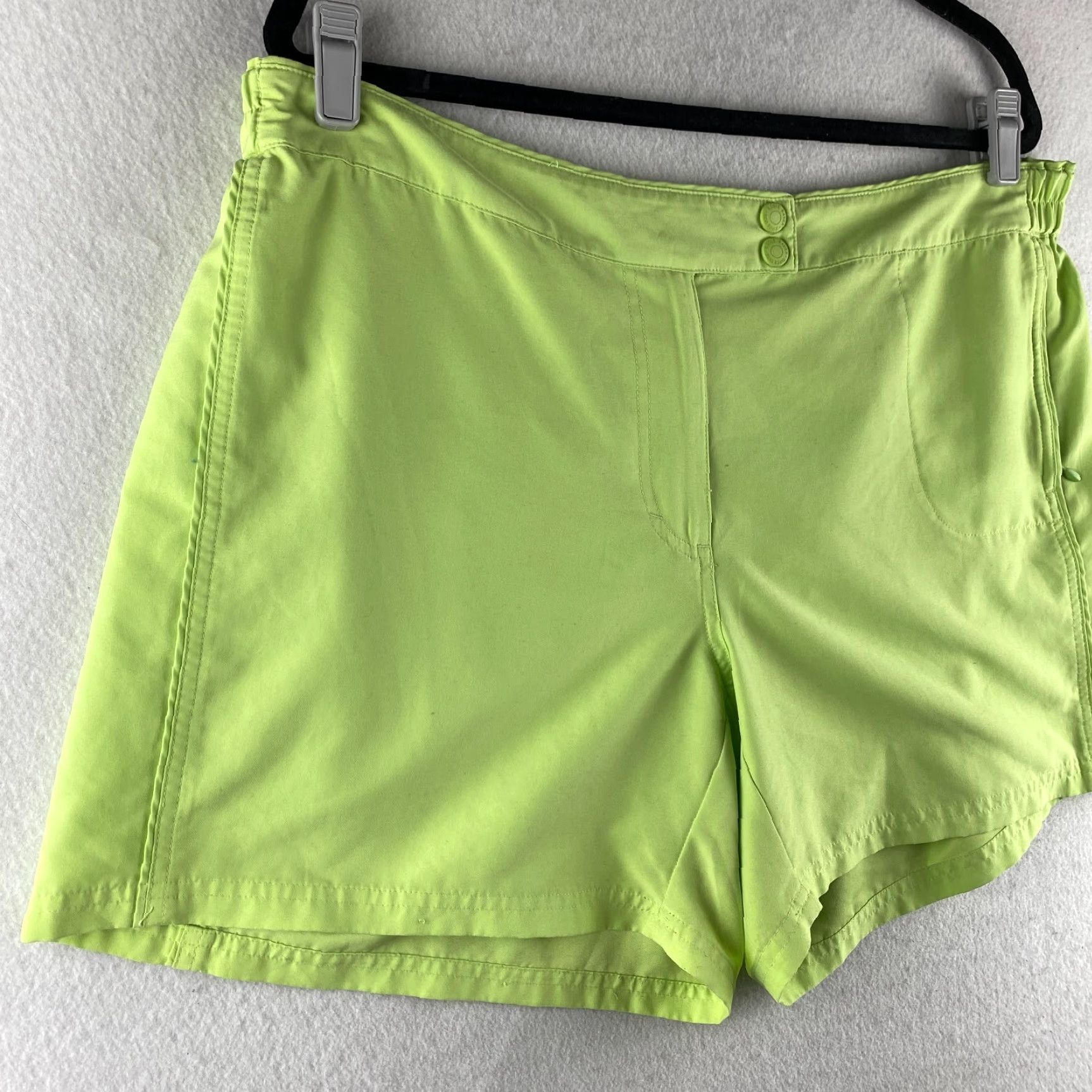 Eddie Bauer Eddie Bauer Shorts Women 18 Green Hiking Zip Pockets Light Weight Flat Front Size 40" / US 18 - 3 Thumbnail