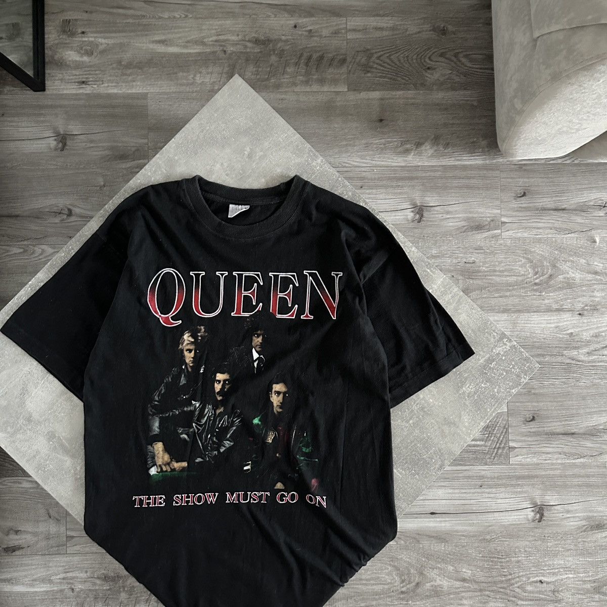 Band Tees Vintage 80s Queen Show Must Go On Freddy Mercury tee Y2K og Size US M / EU 48-50 / 2 - 2 Thumbnail