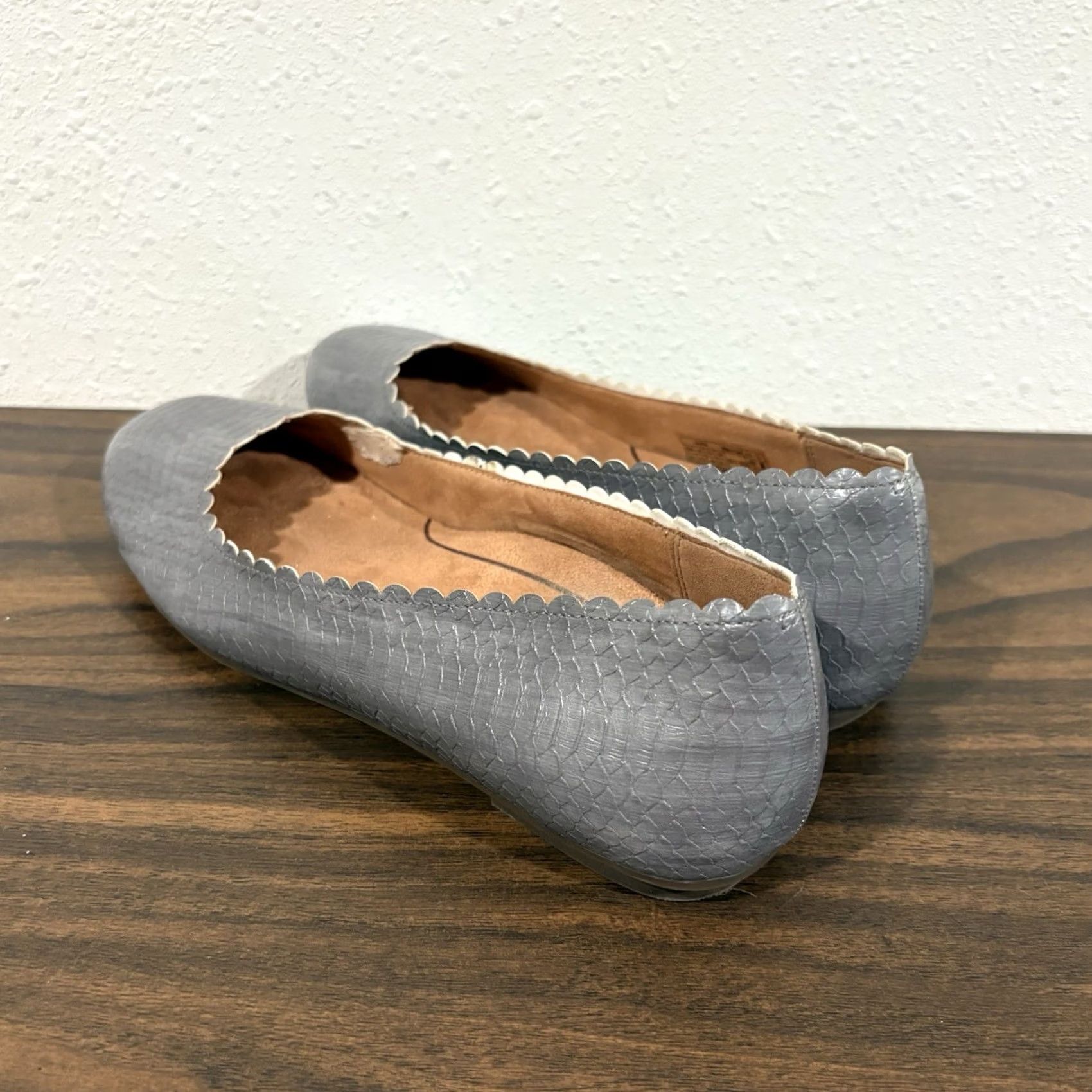 Vionic Vionic Julieta Ballet Flats Womens Size 8.5 Grey Snake Print Scalloped Comfort Size US 9 / IT 39 - 7 Thumbnail