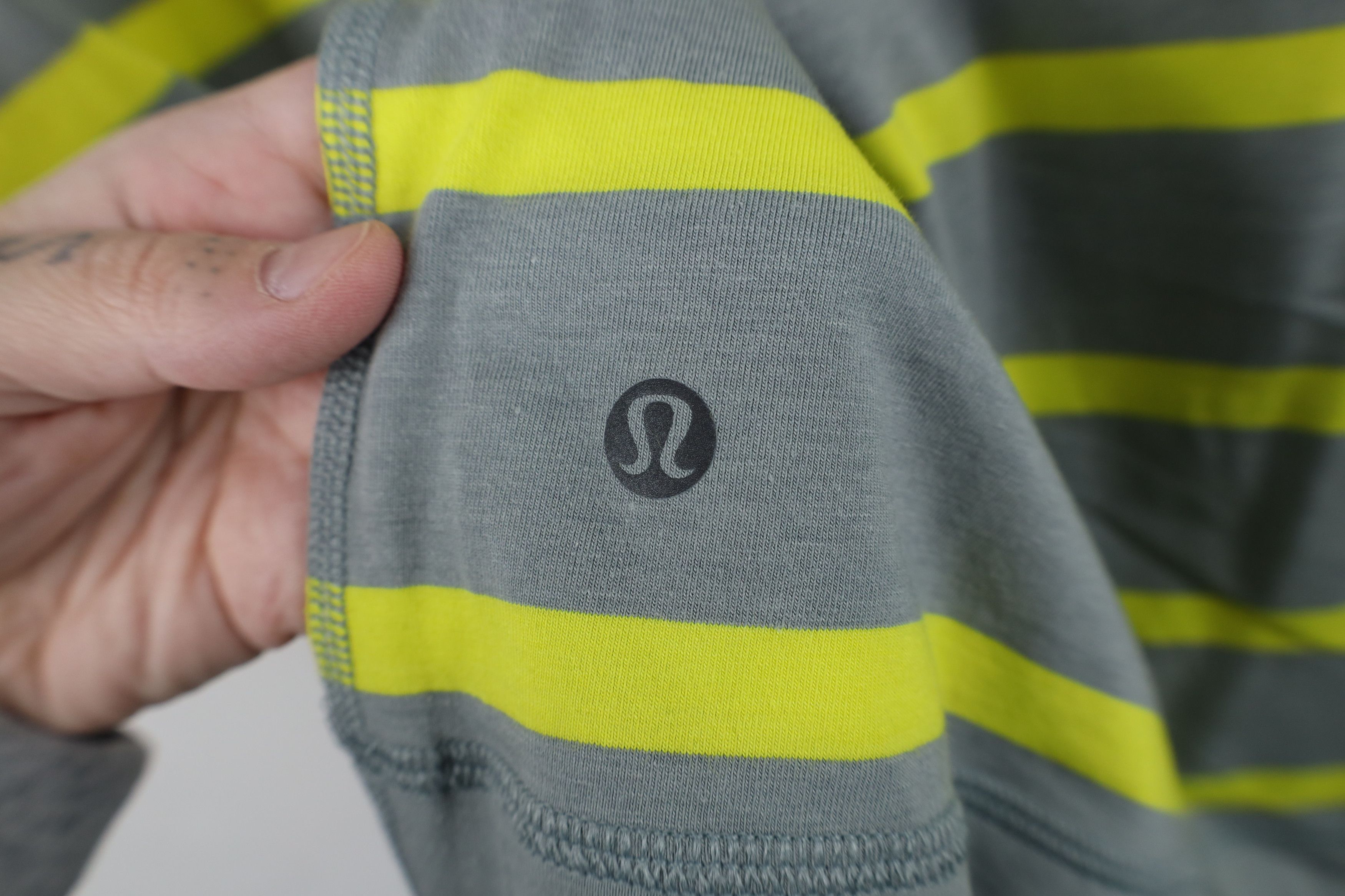 Lululemon Lululemon Color Block Basic 5 Year Short Sleeve T-Shirt Size US M / EU 48-50 / 2 - 9 Thumbnail
