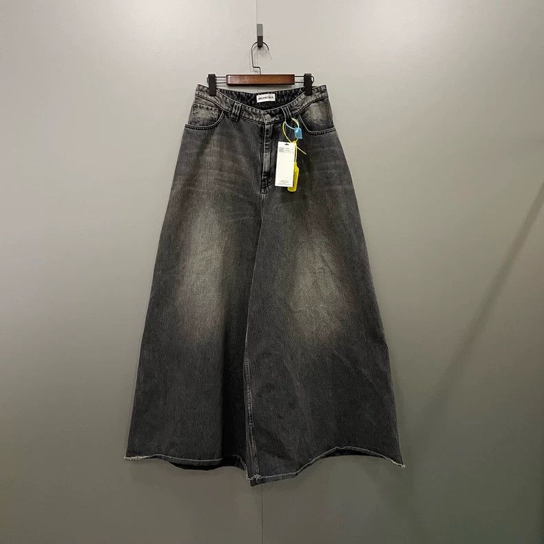 Balenciaga Balenciaga Wide-leg washed jeans Size US 29 - 1 Thumbnail