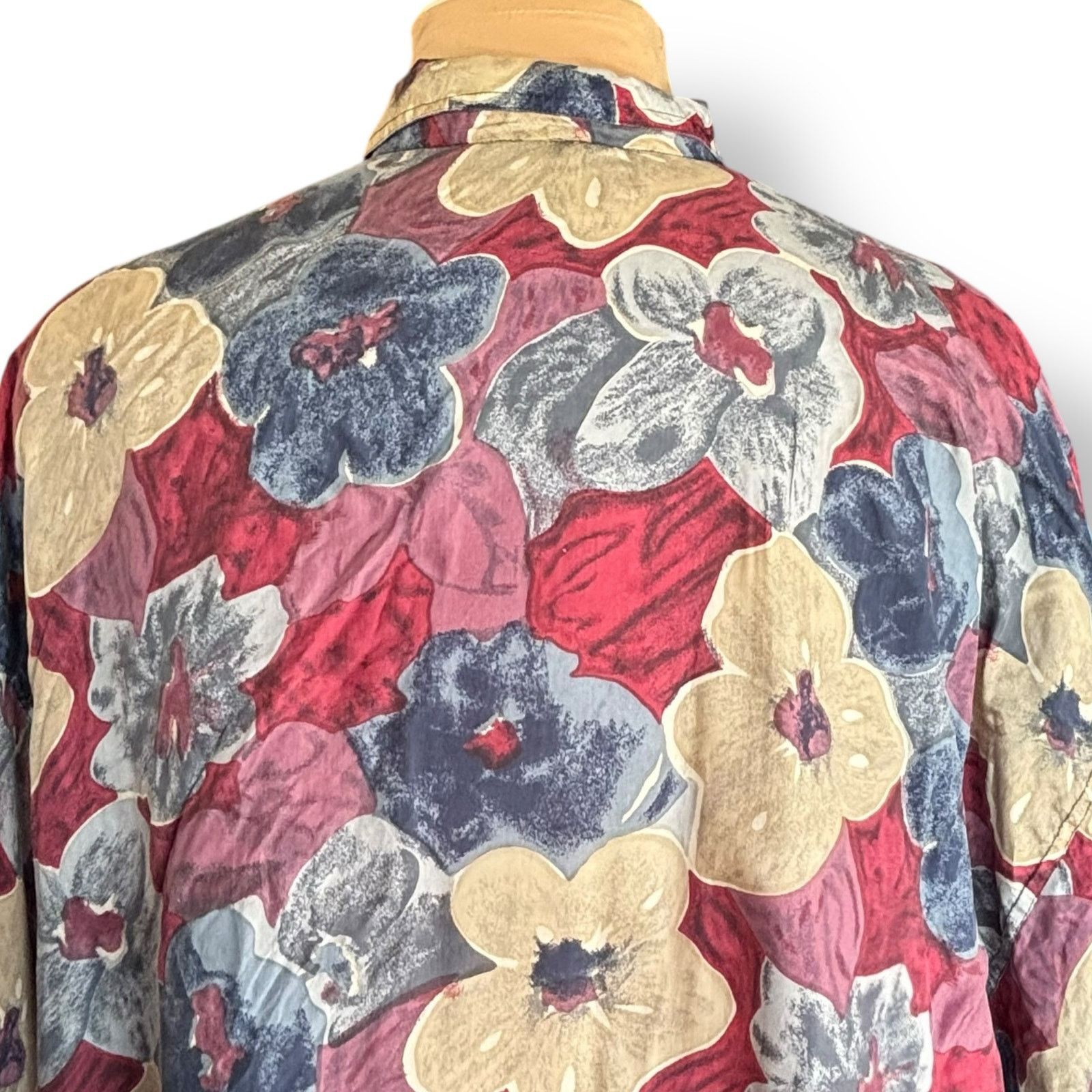 Vintage Vintage 90s Silk Floral Shirt XL Red Blue Beige Short Sleeve Size US XL / EU 56 / 4 - 4 Thumbnail