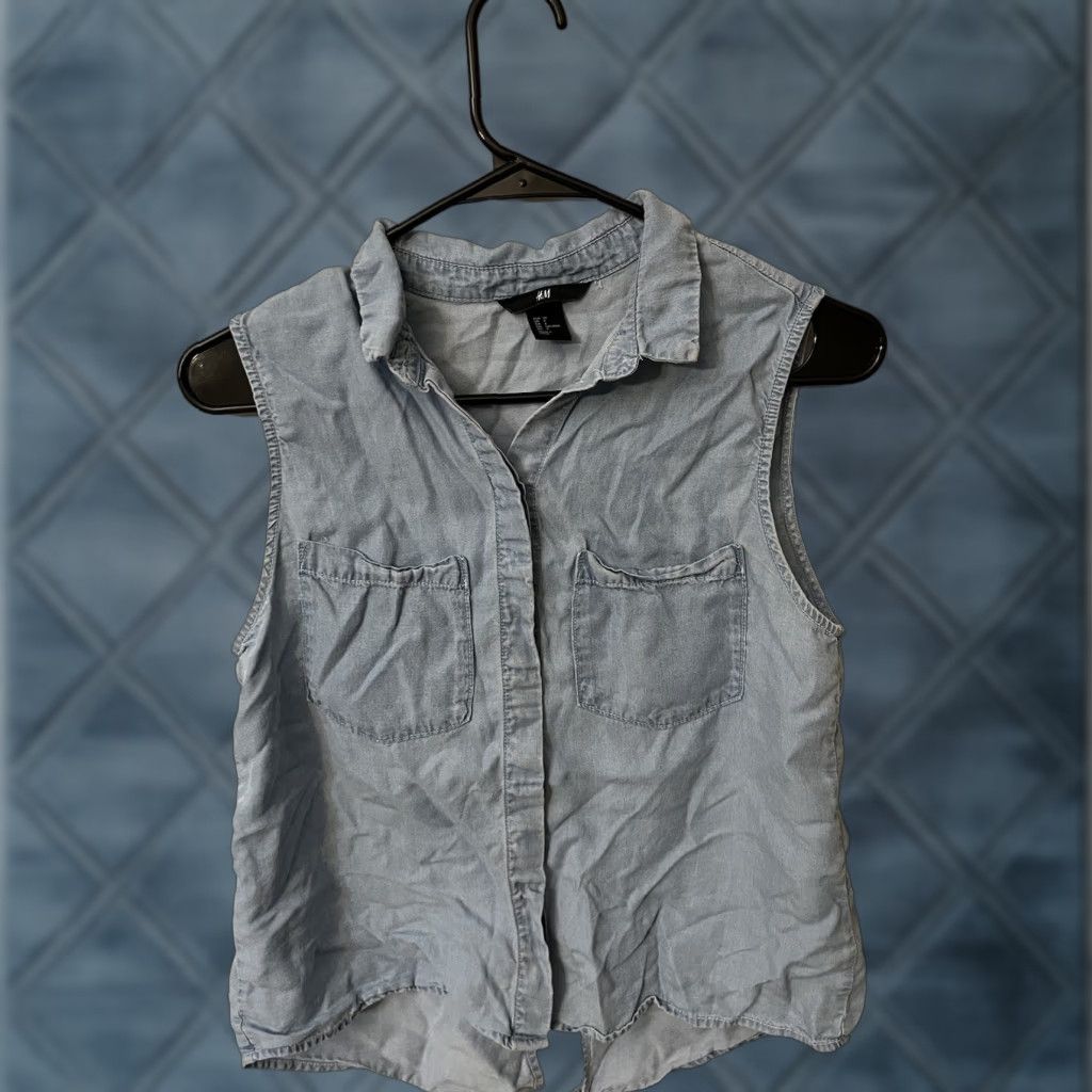 H&M VINTAGE H&M Women's Sleeveless Blouse Size 4 Lyocell Chambray Button-Down Shirt Casual Spring Summer Size S / US 4 / IT 40 - 1 Thumbnail