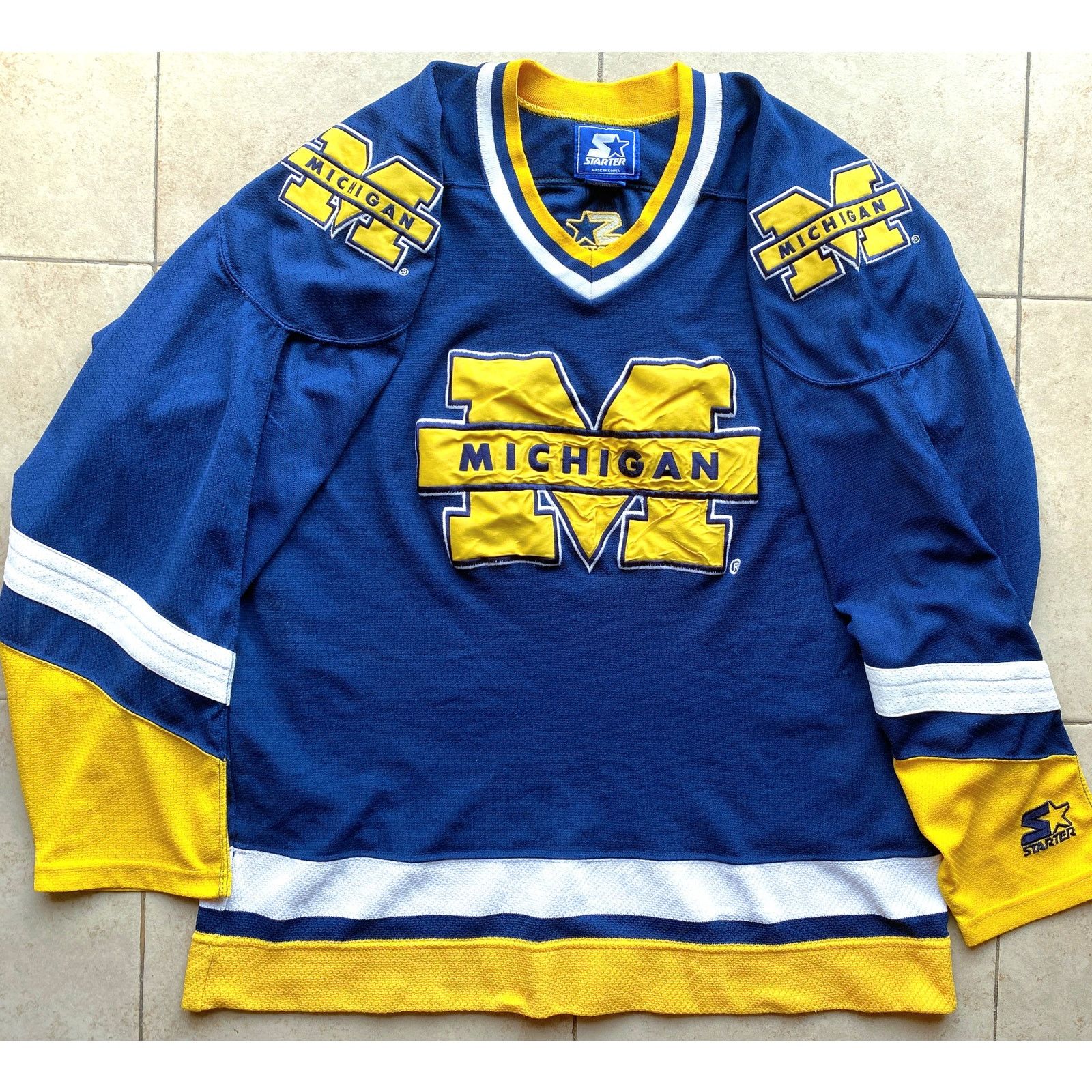 NCAA × Starter Michigan 90s STARTER Hockey jersey L navy gold NCAA vintage Size US L / EU 52-54 / 3 - 2 Thumbnail