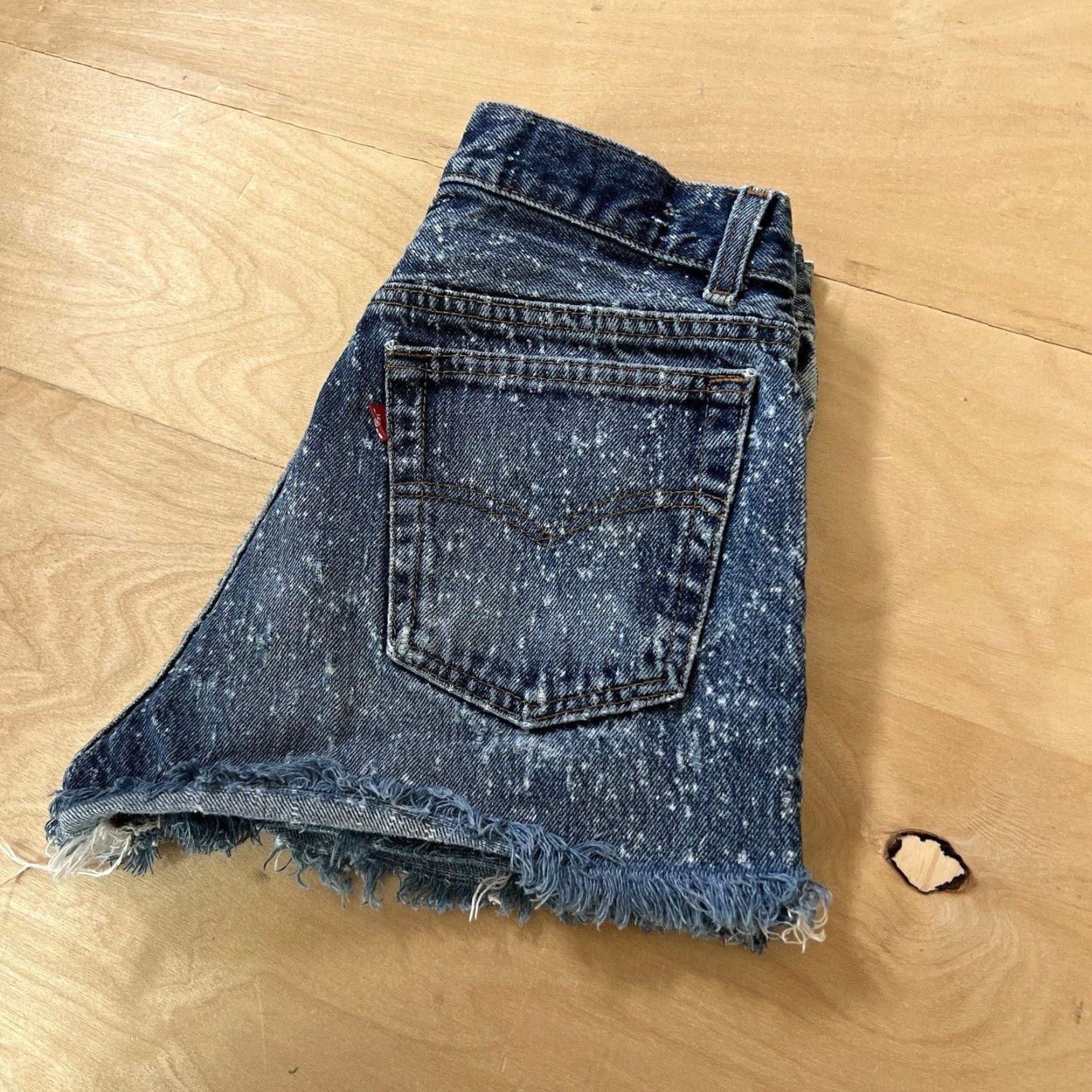 Levi's VINTAGE Levi's 501 Shorts Women's 26 Blue 80s Denim Made in USA Jorts Summer Size 26" / US 2 / IT 38 - 8 Thumbnail