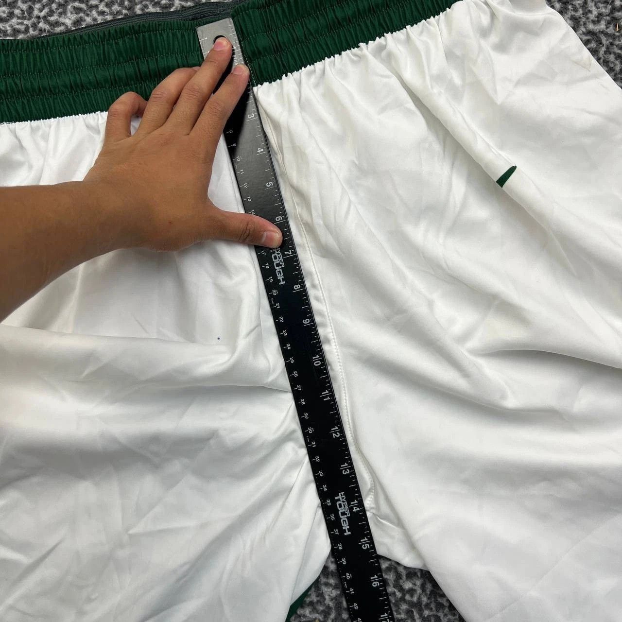 Nike Nike Athletic Shorts Men White Drawstring Outdoor Size 32 XL Size US 32 / EU 48 - 7 Thumbnail