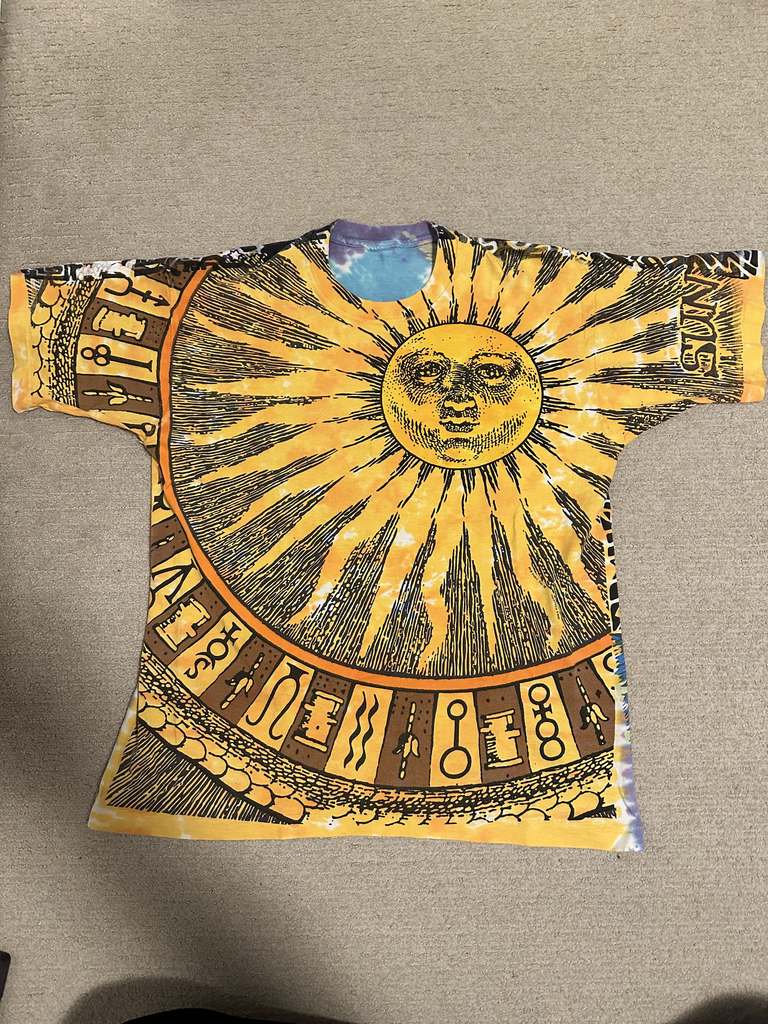 Vintage Vintage 1992 Liquid Blue Sun And Moon Tee T-Shirt Size US XL / EU 56 / 4 - 1 Thumbnail
