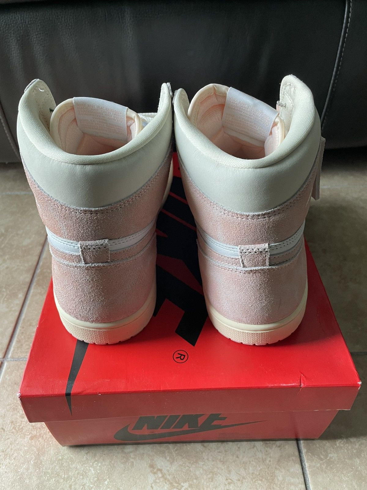Jordan Brand WMNS AIR JORDAN 1 RETRO HI OG/ Size US 12 / EU 45 - 4 Thumbnail
