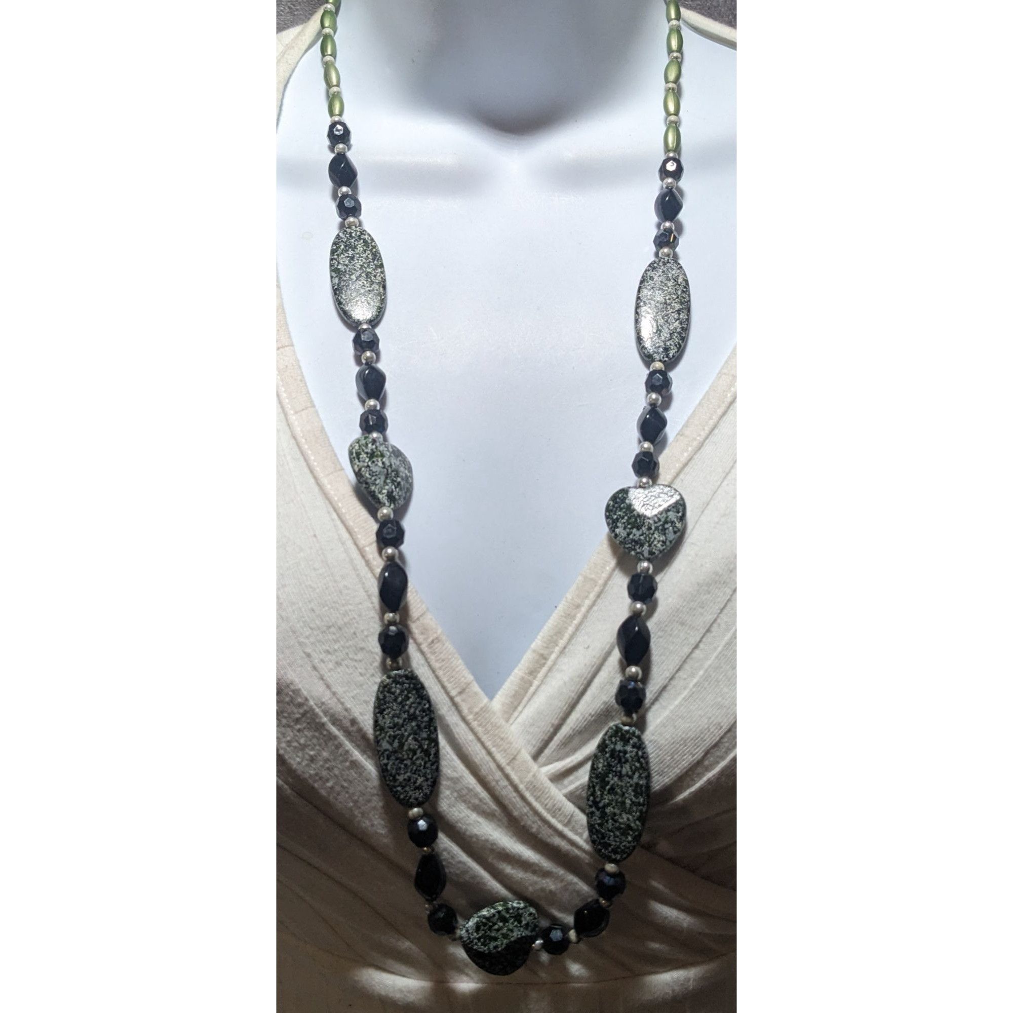 Other Green & Black Speckled Beaded Necklace Size ONE SIZE - 6 Thumbnail