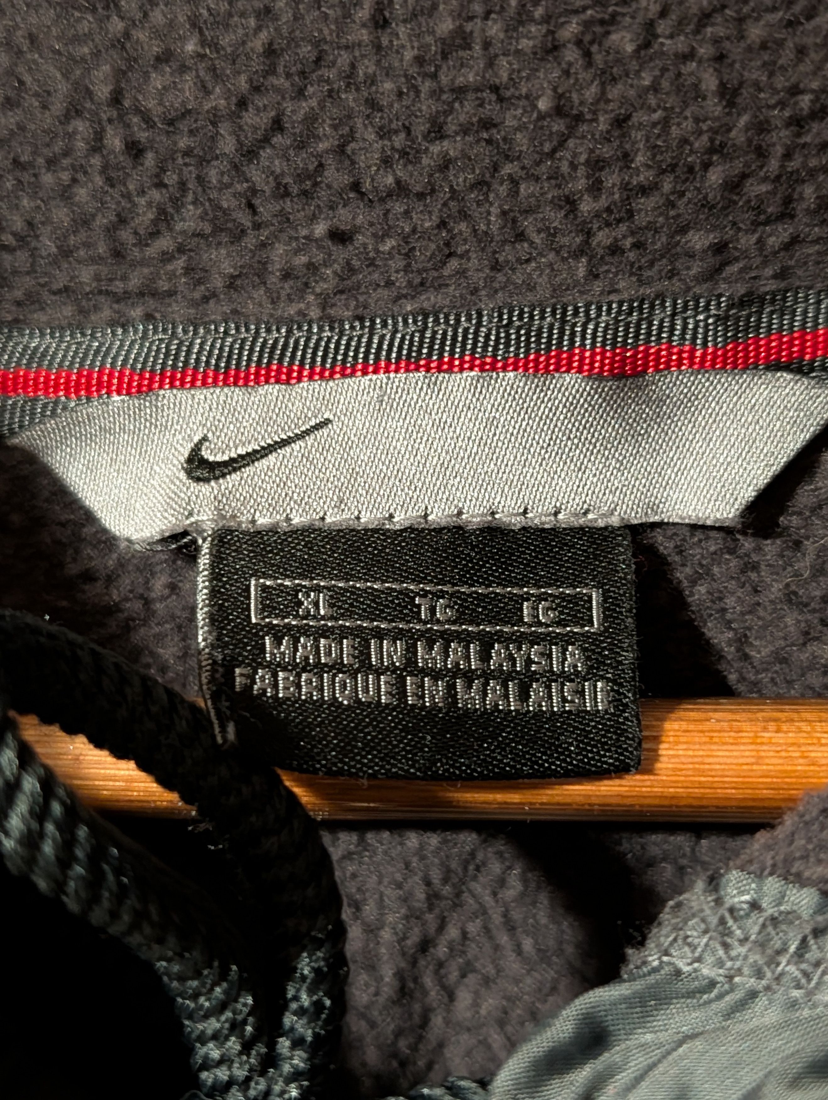 Nike Vintage Y2K Nike Spell Out Mini Swoosh Black X-Large Hoodie Size US XL / EU 56 / 4 - 3 Thumbnail