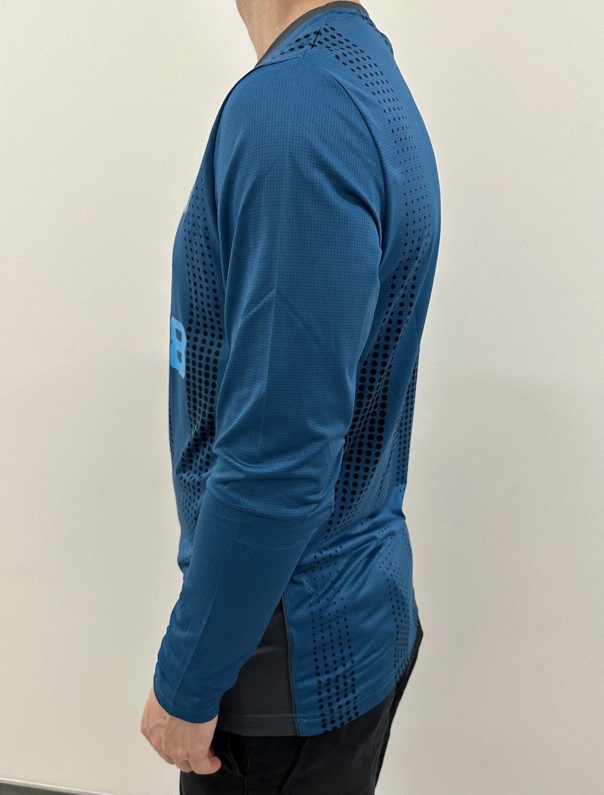 Castore NEWCASTLE UNITED 2022/2023 TRAINING JERSEY SHIRT LONG SLEEVE Size US S / EU 44-46 / 1 - 6 Thumbnail
