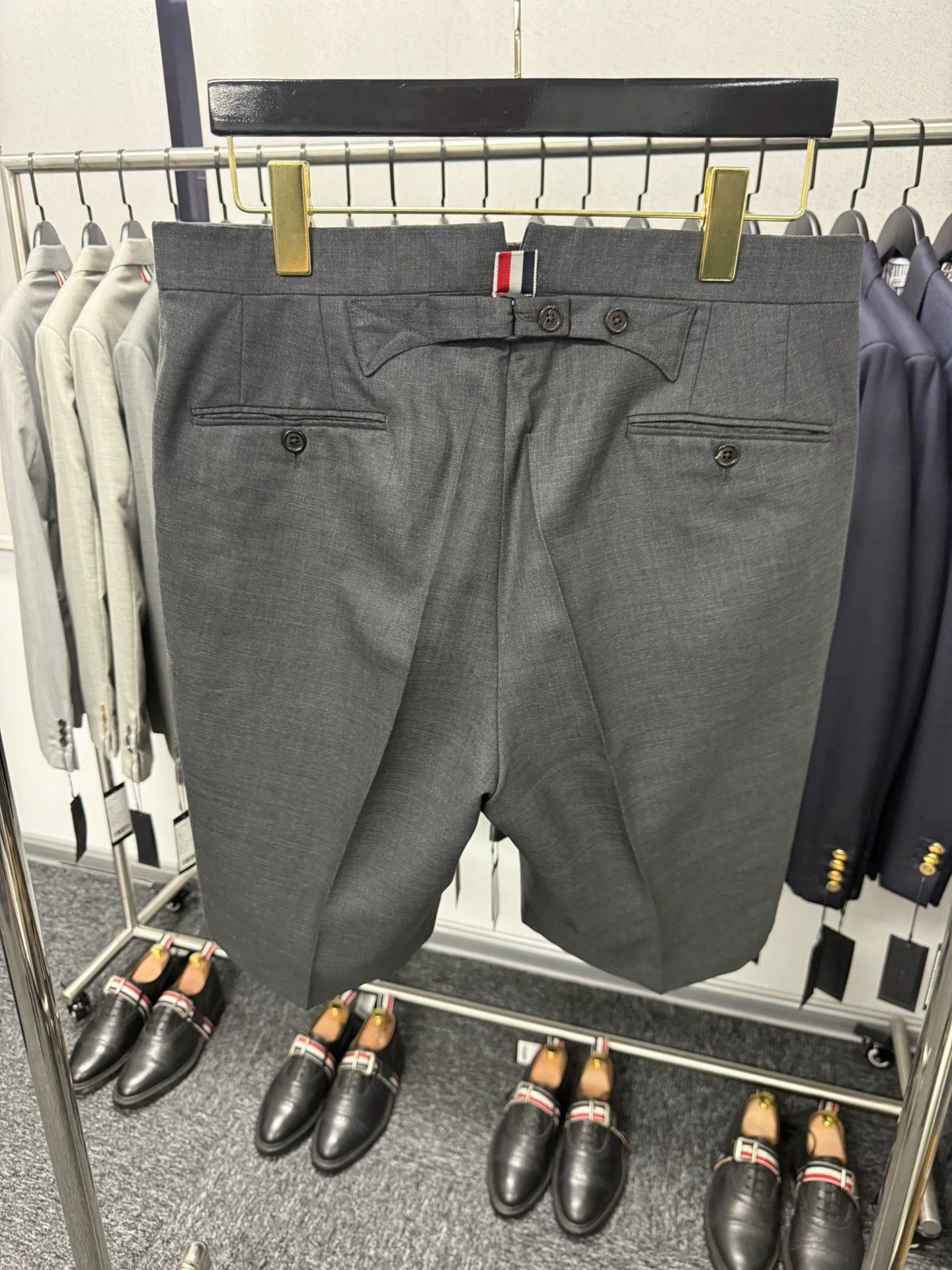 Thom Browne Thom Browne Classic Deep Gray Wool-Blend Shorts Size 2 Size US 32 / EU 48 - 2 Thumbnail