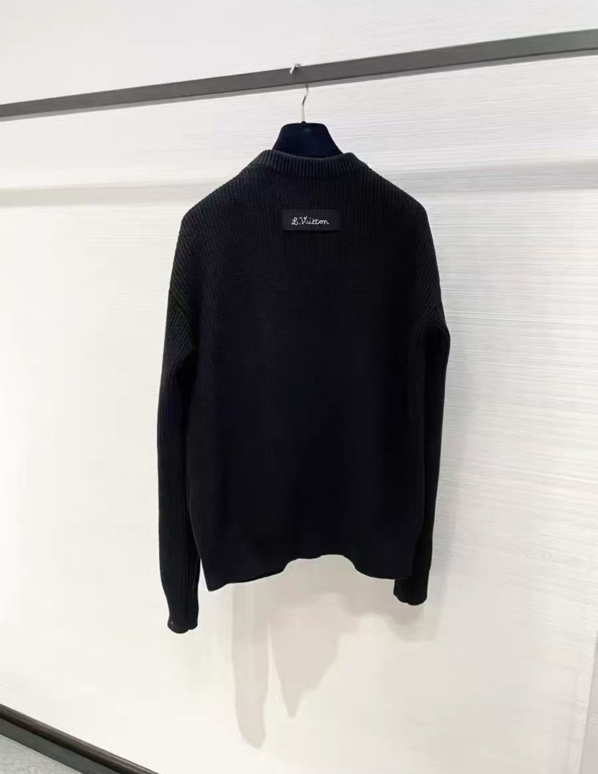 Louis Vuitton Louis Vuitton Bear Pattern Round Neck Knit Sweater J33 Size XS / US 0-2 / IT 36-38 - 2 Thumbnail
