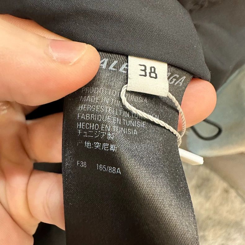 Balenciaga Balenciaga size 38 Puffer Jacket Full Print, Size 38 Runs Size S / US 4 / IT 40 - 5 Thumbnail
