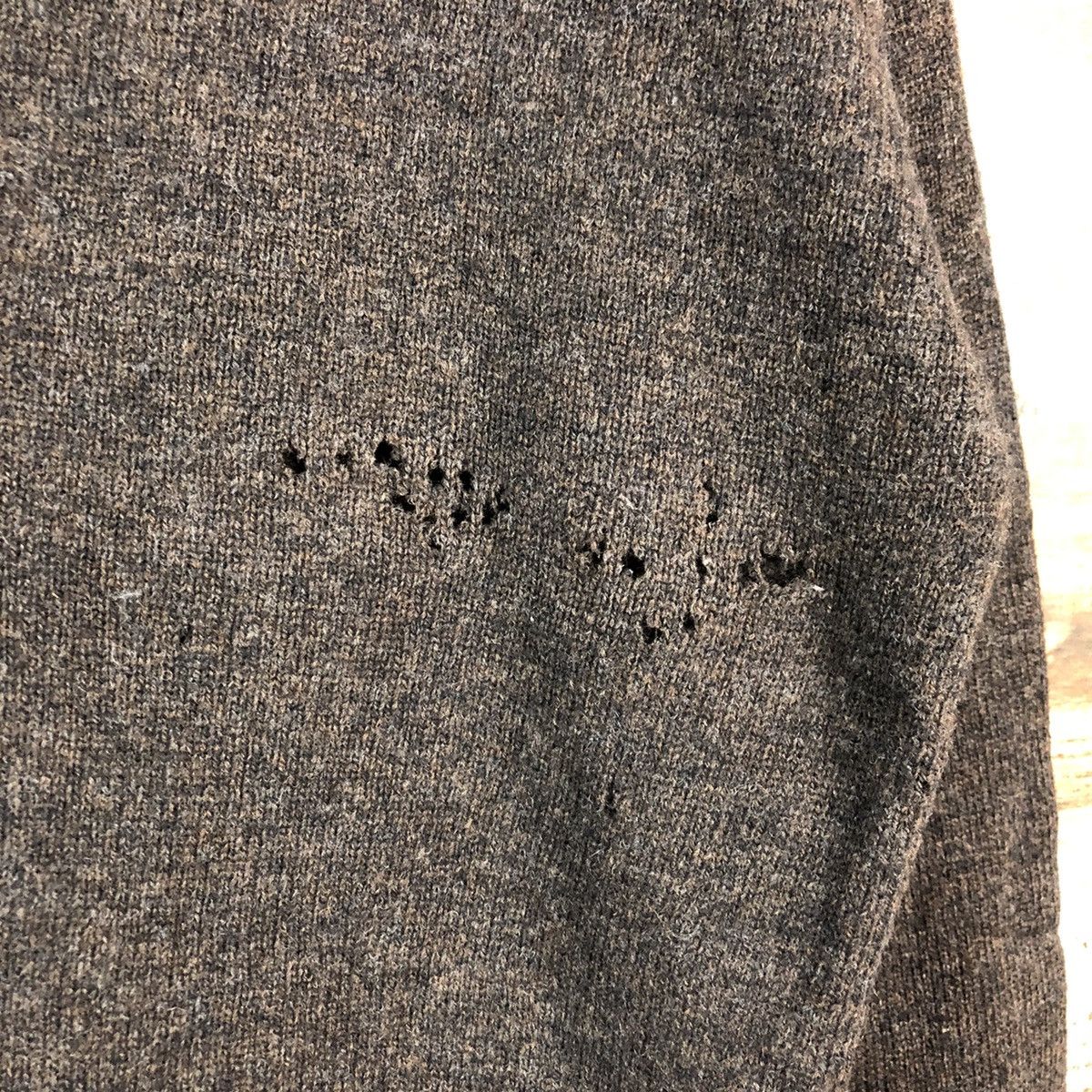 Uniqlo Uniqlo Dark Brown ripped Cardigan Knitwear #A2472 Size US M / EU 48-50 / 2 - 9 Thumbnail