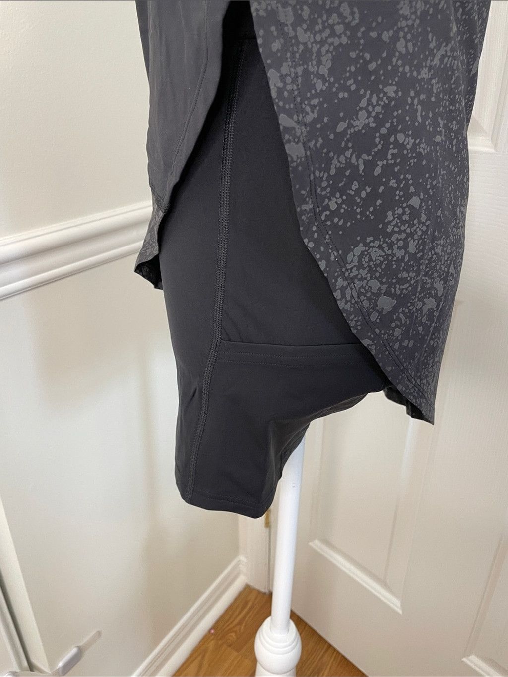 Lululemon NWT Lululemon Serene Stride Dress Black 6 Size M / US 6-8 / IT 42-44 - 8 Thumbnail