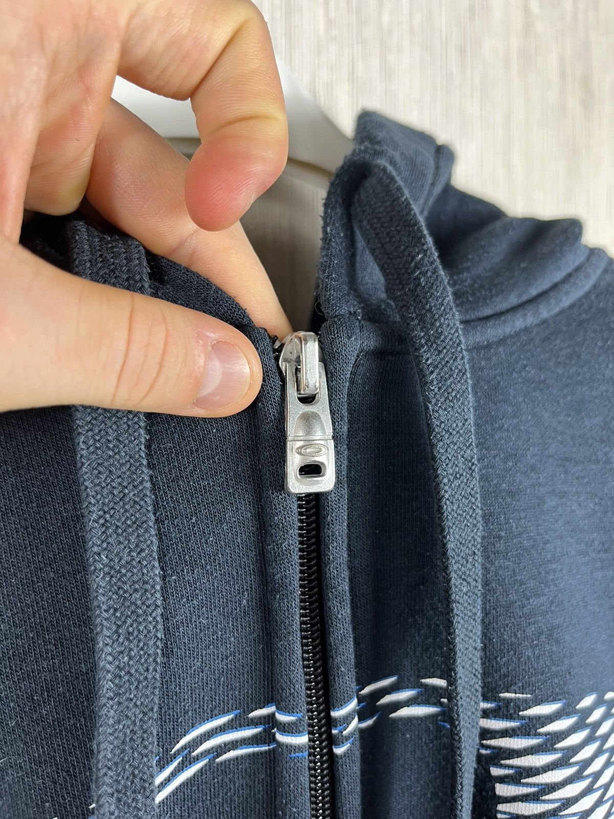 Oakley × Vintage Vintage Oakley y2k zip hoodie sweatshirt big logo elipse Size US L / EU 52-54 / 3 - 10 Thumbnail