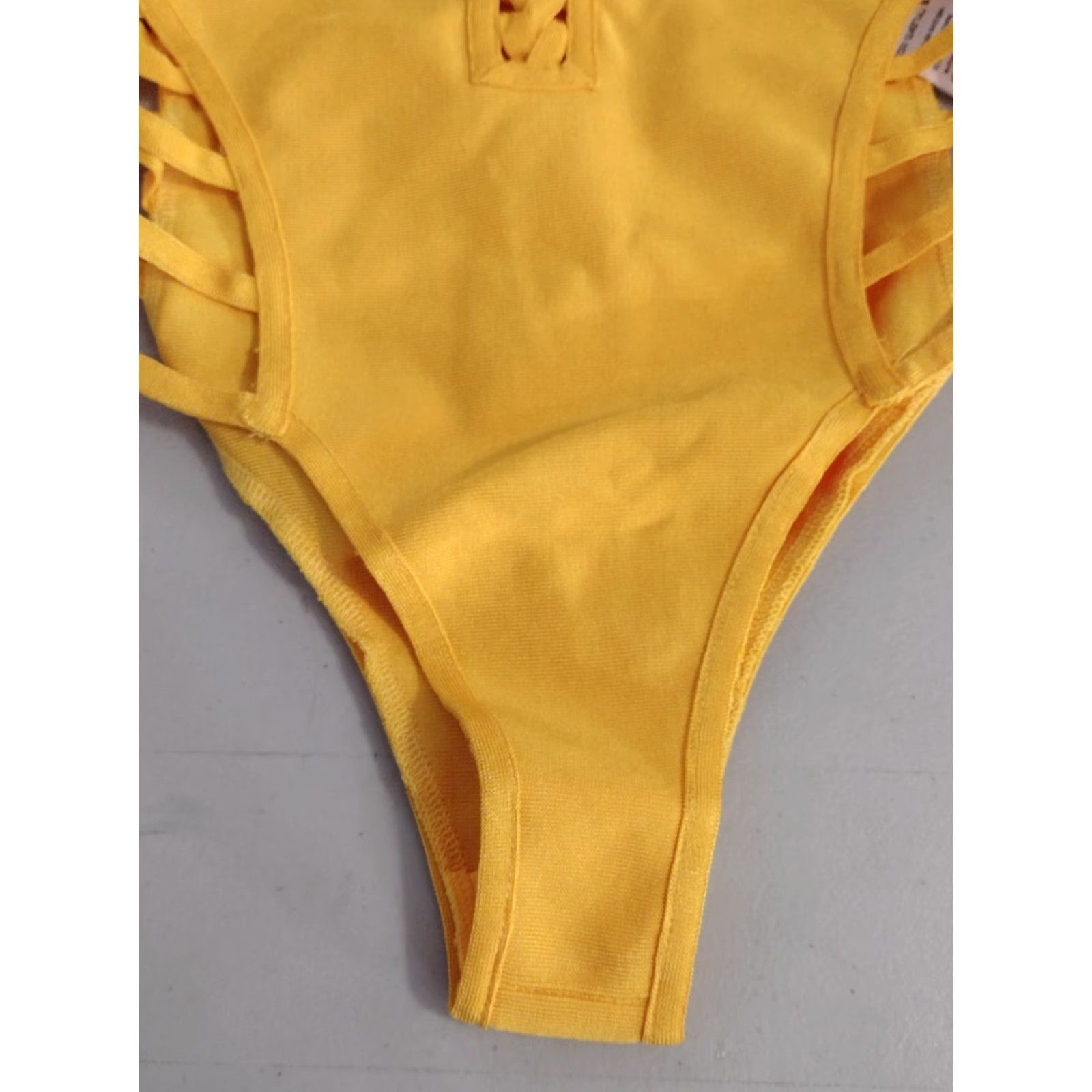 Vintage Codigo One Piece Swimsuit M Strappy Open Back Yellow Bathing Suit Women One Piece M Yellow Strappy Open-Back Beach 90s? Size M / US 6-8 / IT 42-44 - 5 Thumbnail