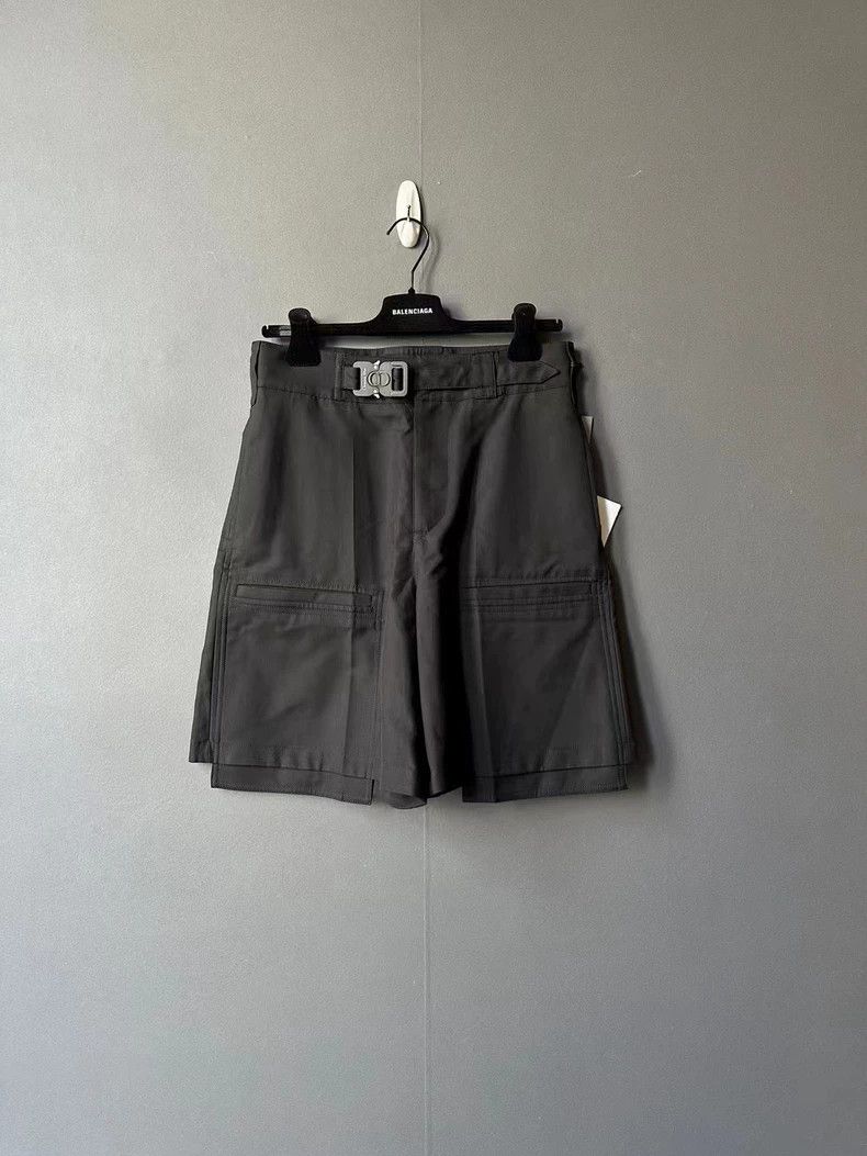 Dior Shorts with functional buttons 2502-Nextarrow
