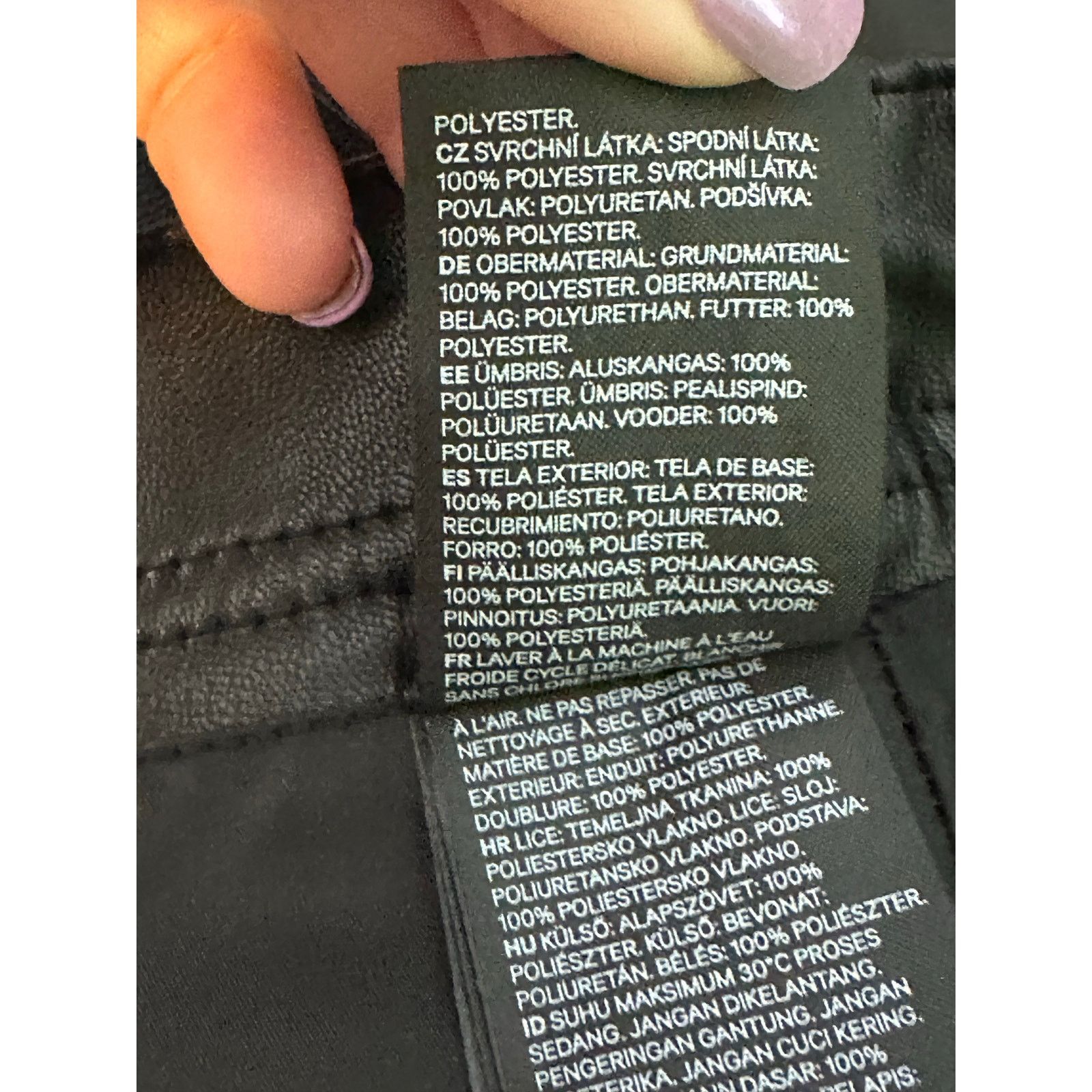 H&M H&M black vegan leather mini skirt size 0 Size 25" / US 0 / IT 36 - 5 Thumbnail