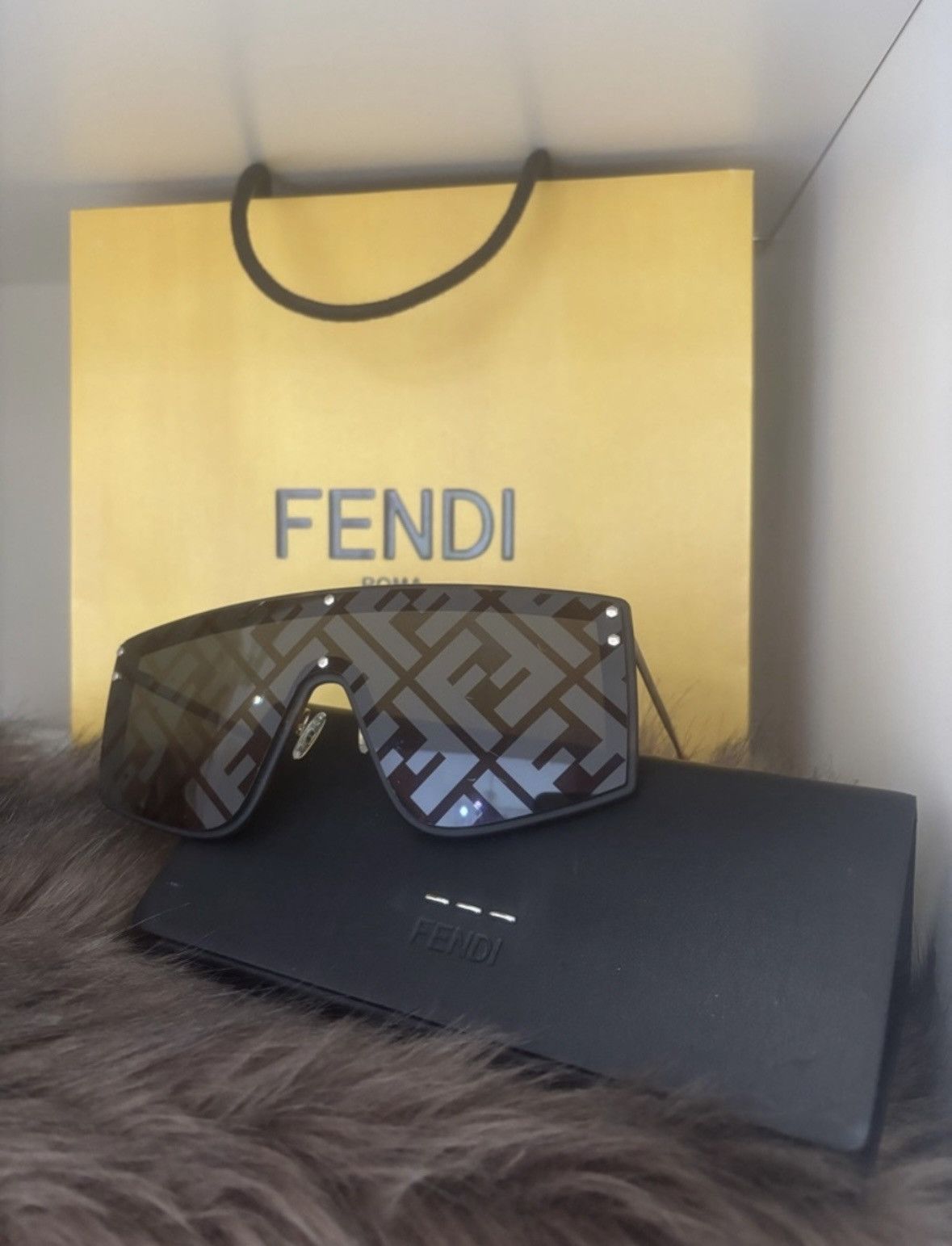 Fendi Fendi Logo Shield Sunglasses Brown Black Gold Tortoise Size ONE SIZE - 1 Thumbnail