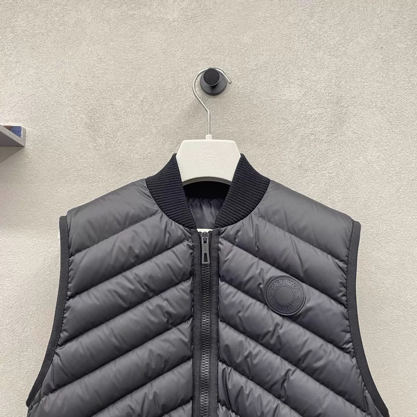 Hermes Hermes Black Down Vest 36 Badge Logo Drawstring Size XS / US 0-2 / IT 36-38 - 4 Thumbnail