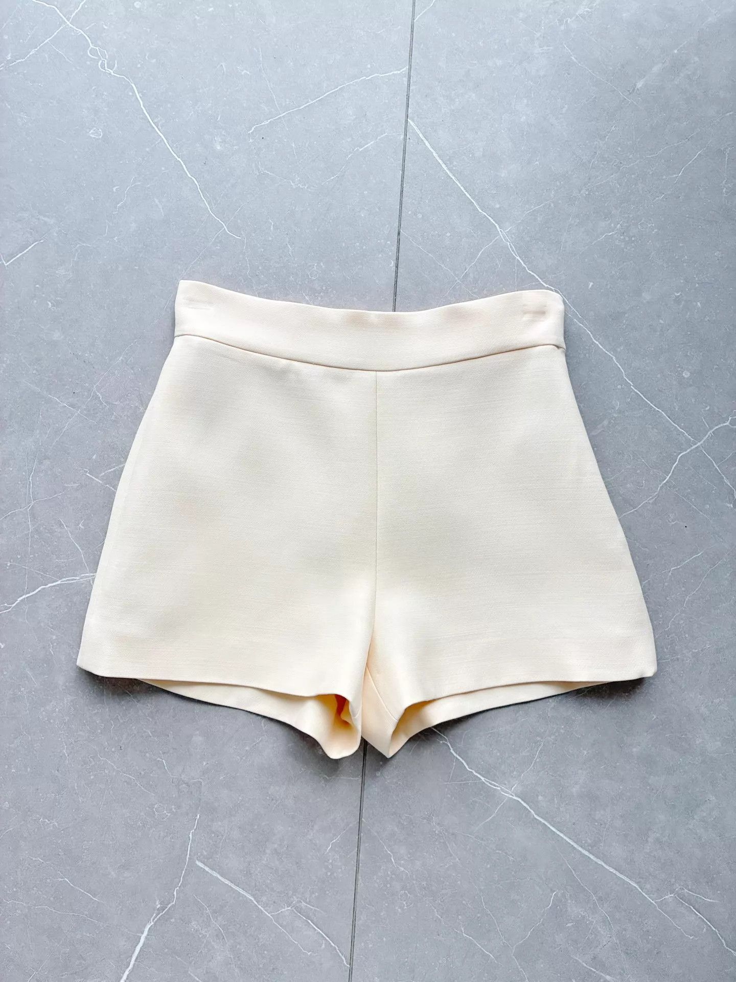 Dior Dior High-Waist Wool-Silk Shorts Cream 34 Size 25" / US 0 / IT 36 - 2 Thumbnail