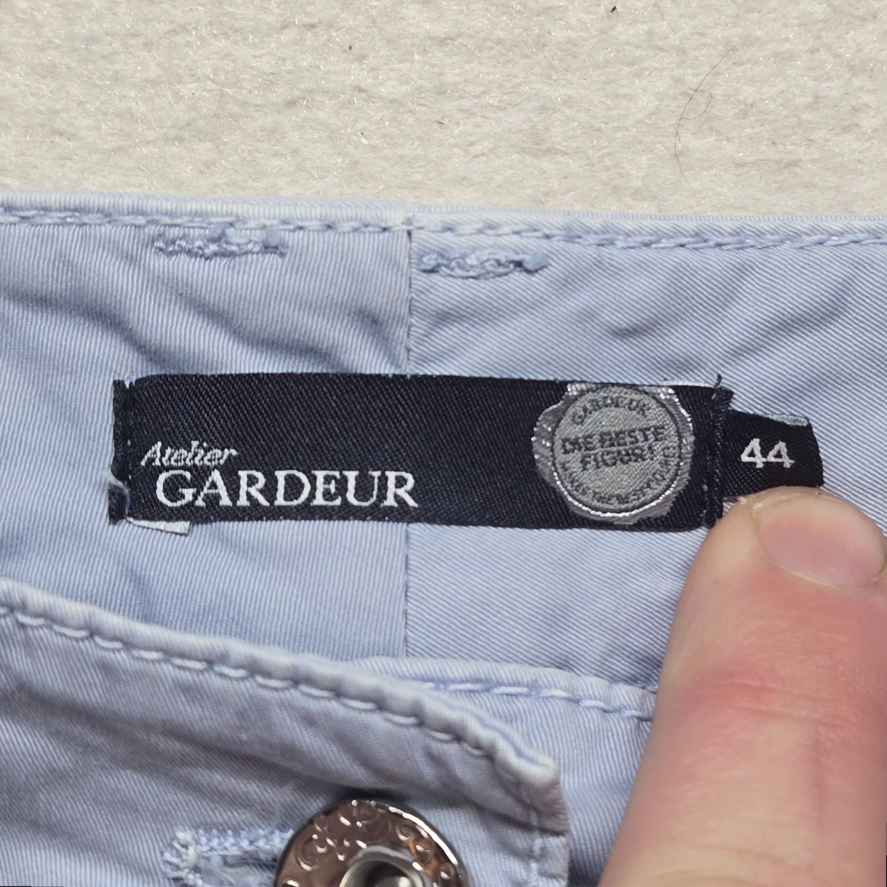 Vintage ATELIER GARDEUR Pants Capri Blue Solid 44 Women's Adult Regular Blue Capri Pants Pockets 90s Event None Womens Size 30" / US 8 / IT 44 - 3 Thumbnail