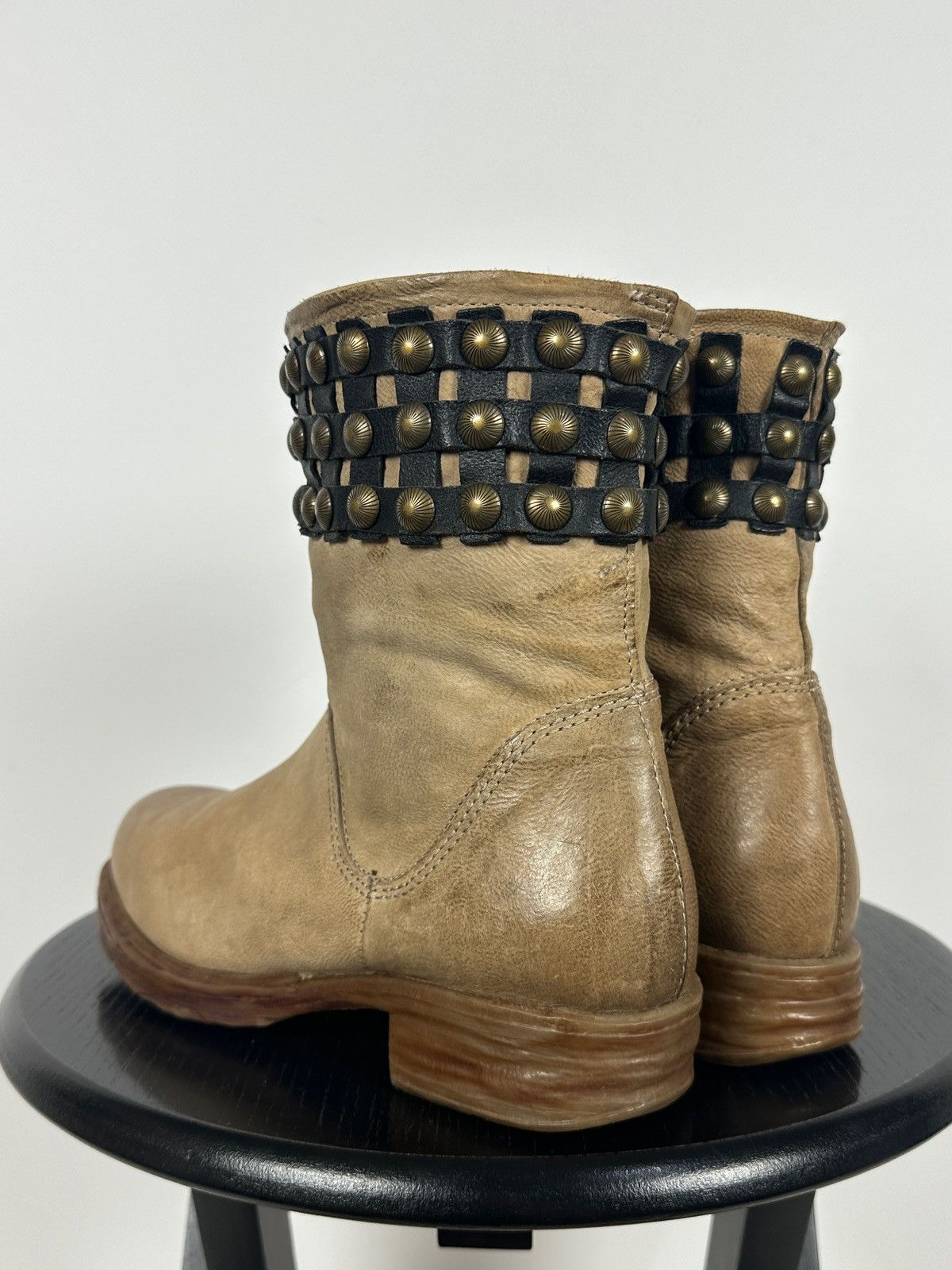 A.S.98 A.S.98. Airstep Beige Leather Studded Biker Ankle Boots Size US 7 / IT 37 - 3 Thumbnail