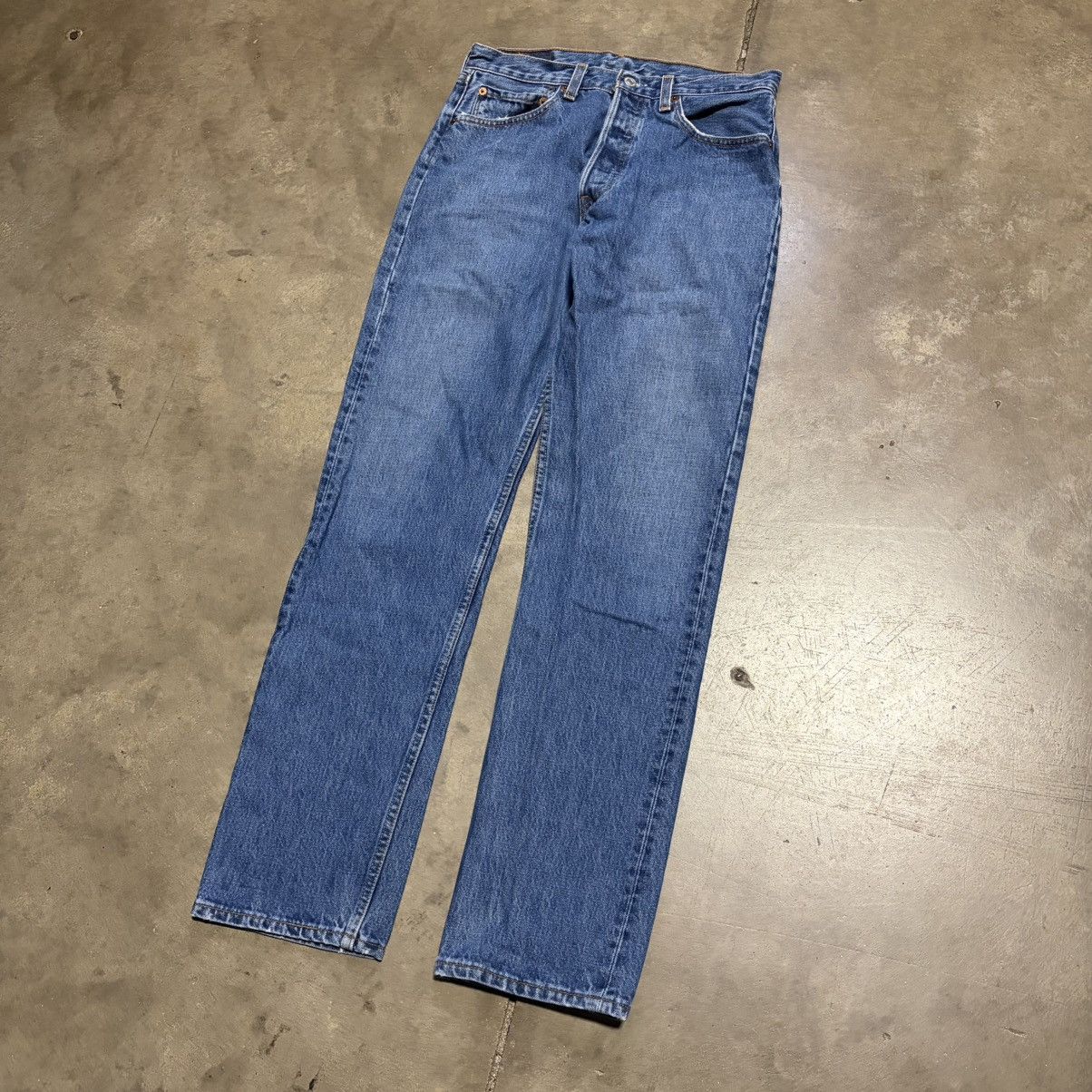 Levi's Vintage Levis 501 Straight Fit Jeans Button Fly Fade 90s USA Size US 33 - 3 Thumbnail