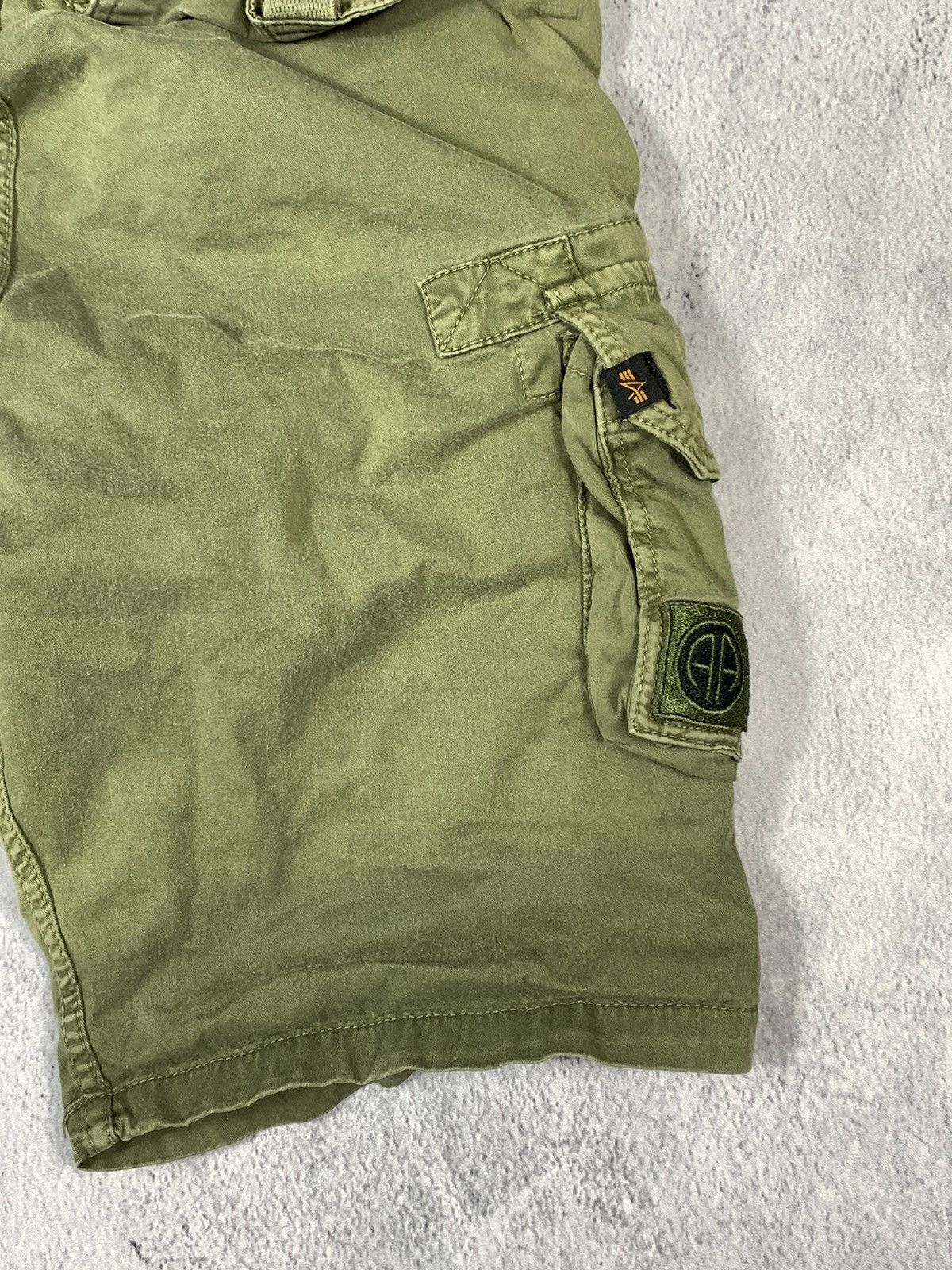 Alpha Industries × Vintage Vintage Y2K Alpha Industries faded cargo shorts size 33 Size US 33 - 14 Thumbnail