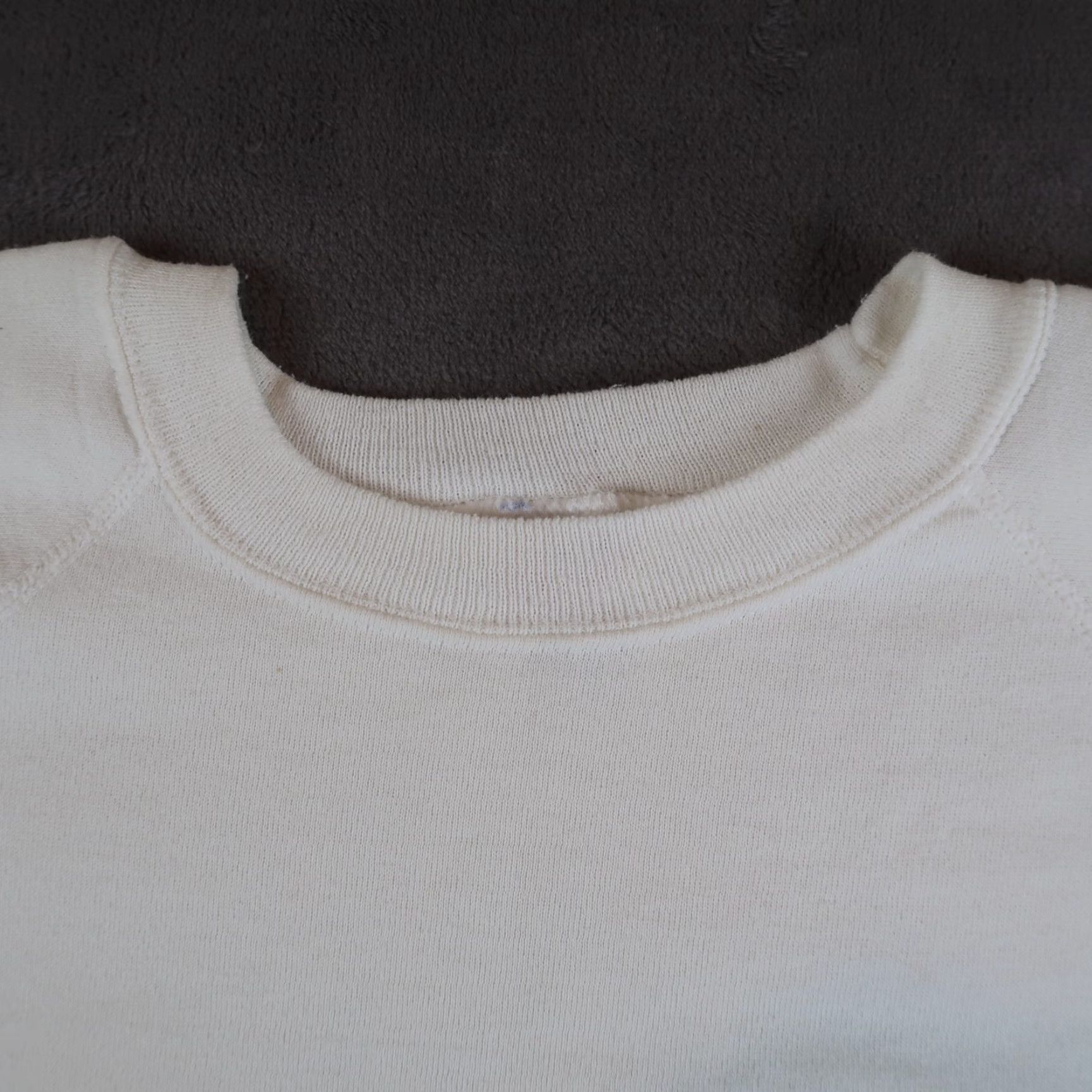 VINTAGE Hanes Sweatshirt Unisex XL Crew Neck White 80s Vintage Raglan Graphic Print All Seasons Activewear Reading Book Club Jane Austen