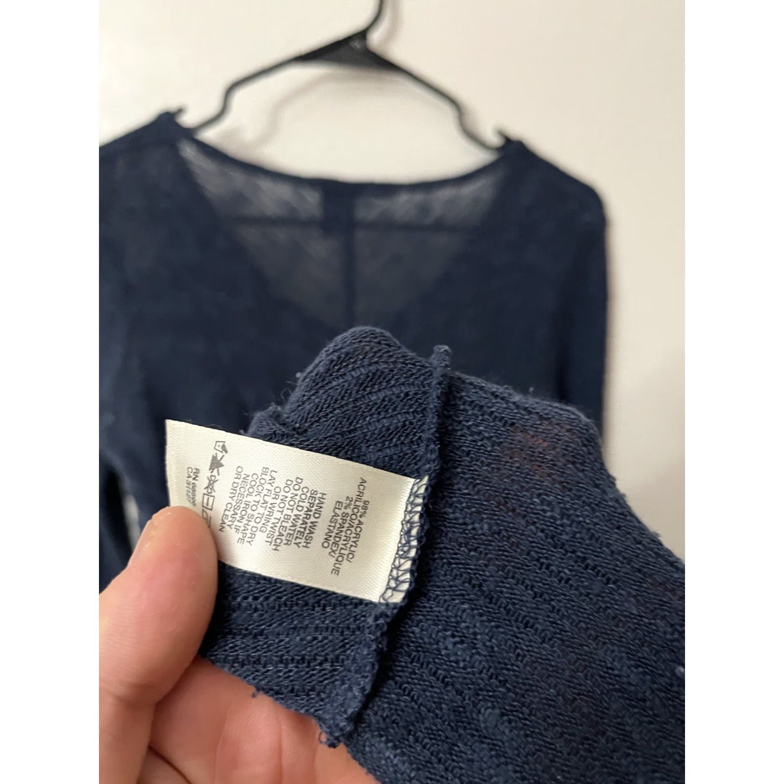 Vintage DKNY JEANS Blouse Shirt Ladies Top, S Navy V-Neck 3/4 Sleeve Knit Acrylic Spandex Regular Warm Weather Womens Size 28" / US 6 / IT 42 - 4 Thumbnail