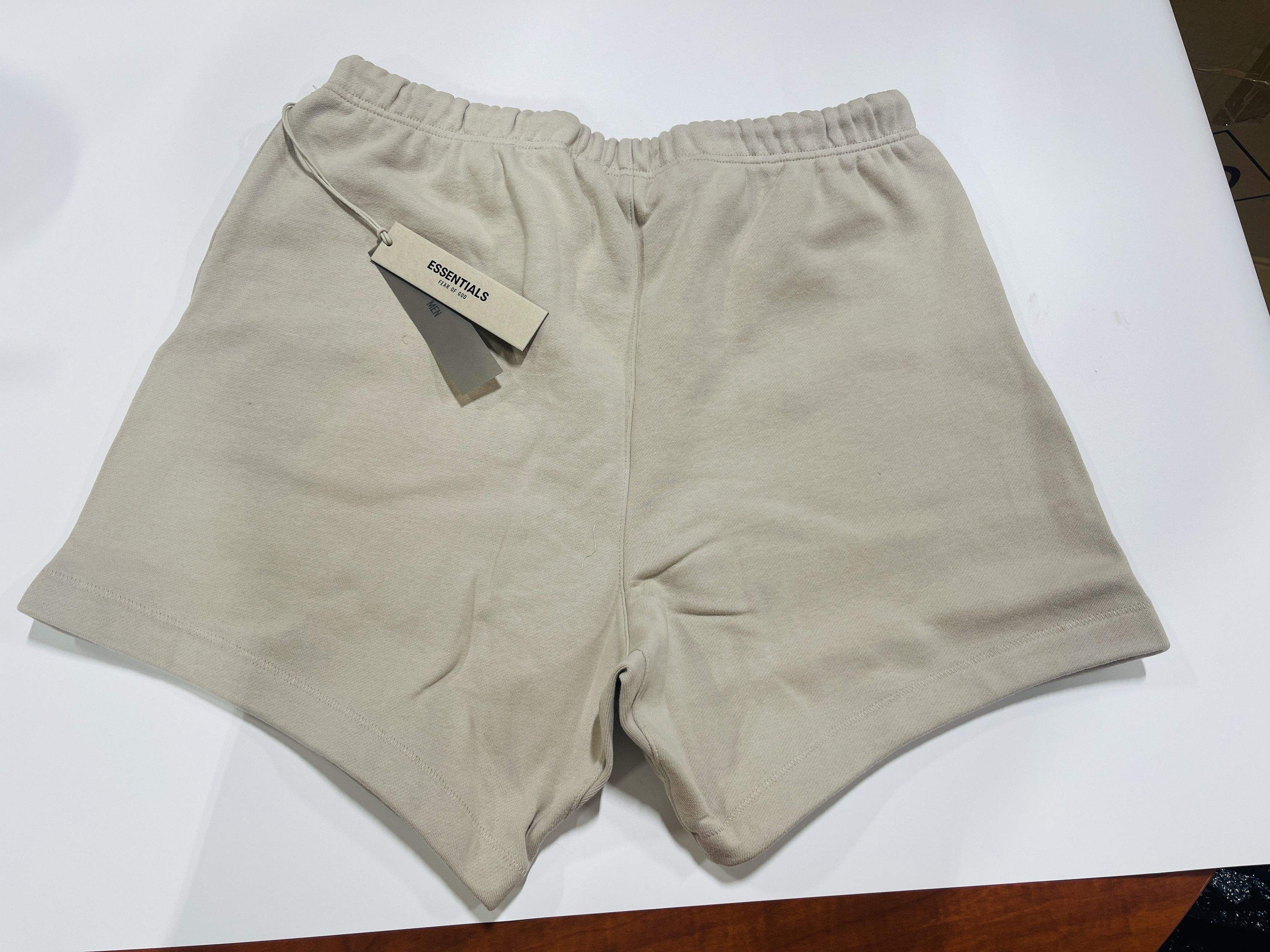FOG × Fear of God Fear of God Essentials Sweatshort Silver Cloud Size XS Size US 30 / EU 46 - 6 Thumbnail